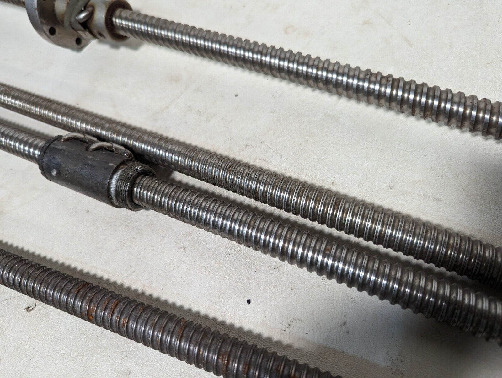 Lot of 4 feed screws, 3x 32 inches, 1x 36 inches long, plus some extras