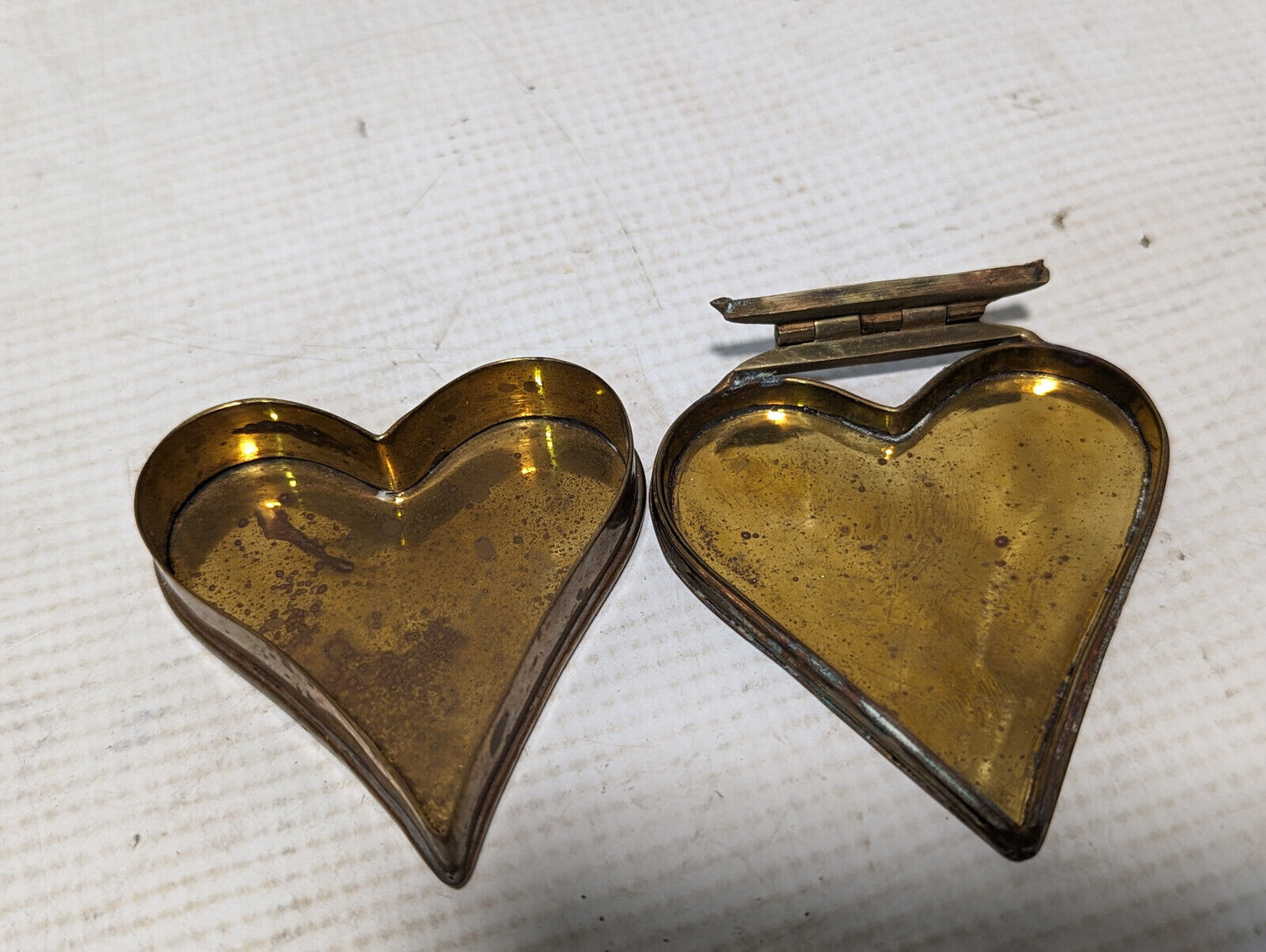 Vintage Mottahedeh Adaptation Heart Shaped Ring Pill Box Trinket