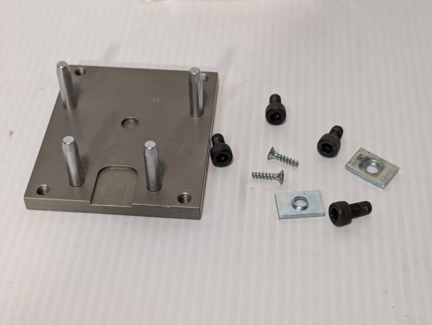 SUNX FX7P, CRFX7P mounting bracket w/hardware as shown - Free Shipping + Returns