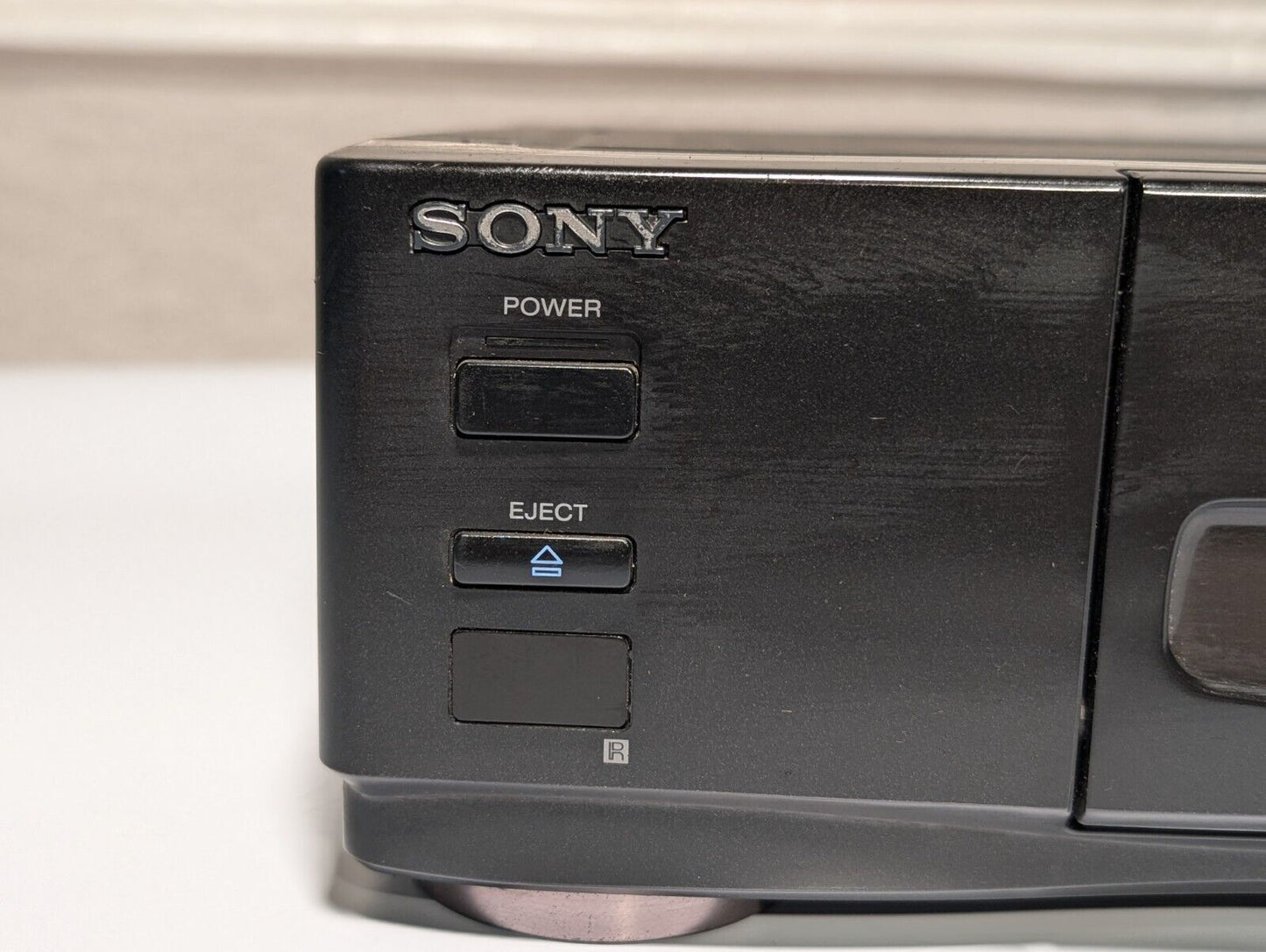 Sony SLV-940HF VCR-Plus Hi-Fi Stereo VHS VCR, Flying Erase Head, No Remote