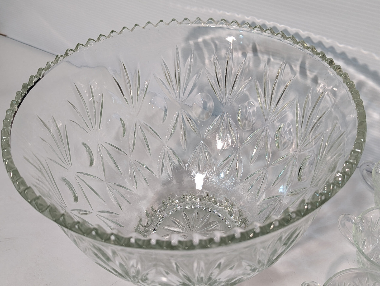 Vintage 14 Piece Crystal Clear Glass Star Scallop Party Punch Bowl Ladel Cup Set