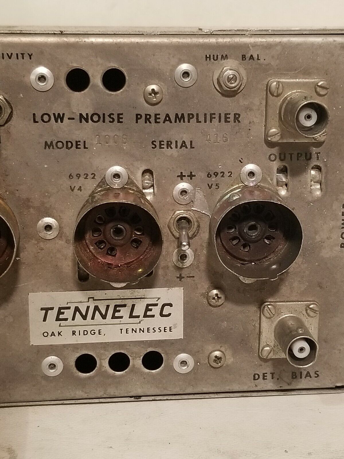 Tennelec 100B low-noise preamplifier