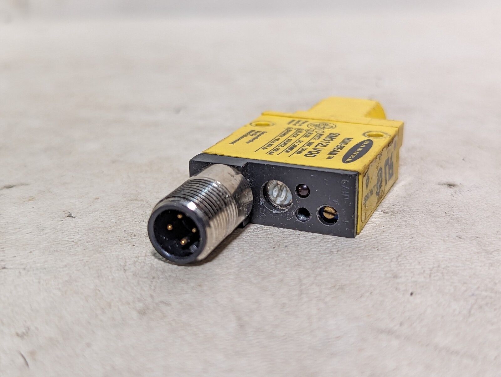 Banner SM312LVQD mini-beam photoelectric sensor, 10-30VDC, 5m max sensing distan