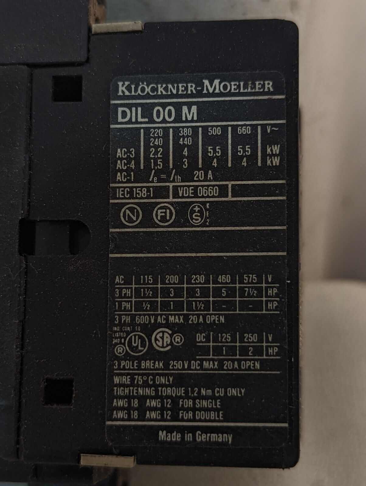 Klockner Moeller DIL00M / DILOOM Relay, 115V Coil, 20A