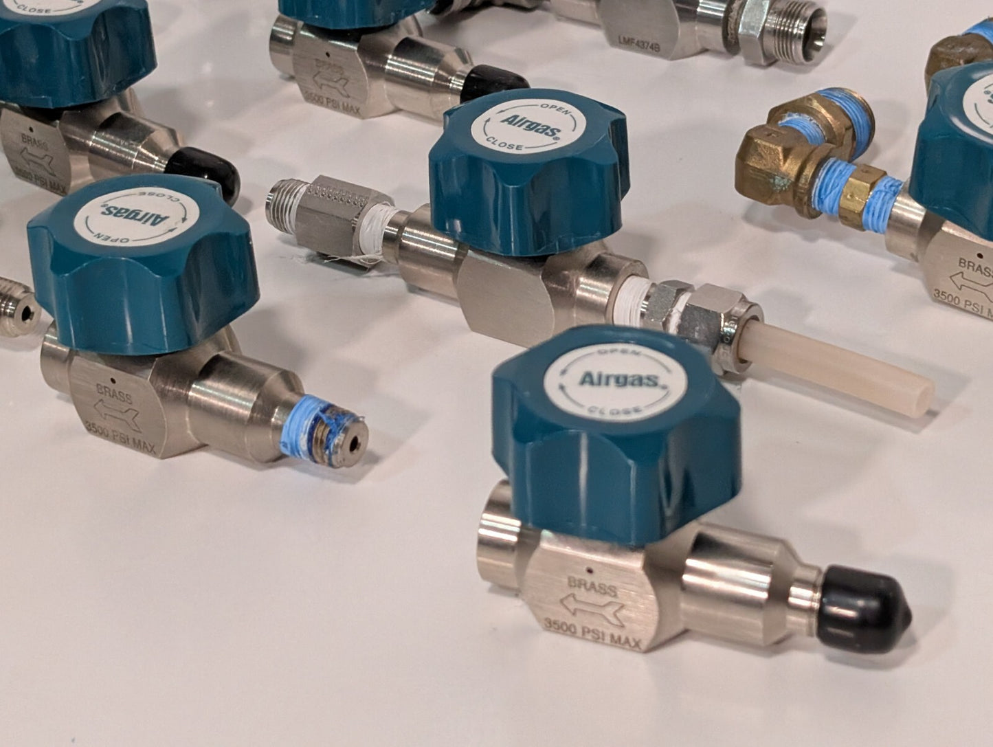 [2] Airgas Diaphragm Valve Brass 3500psi 2-Way