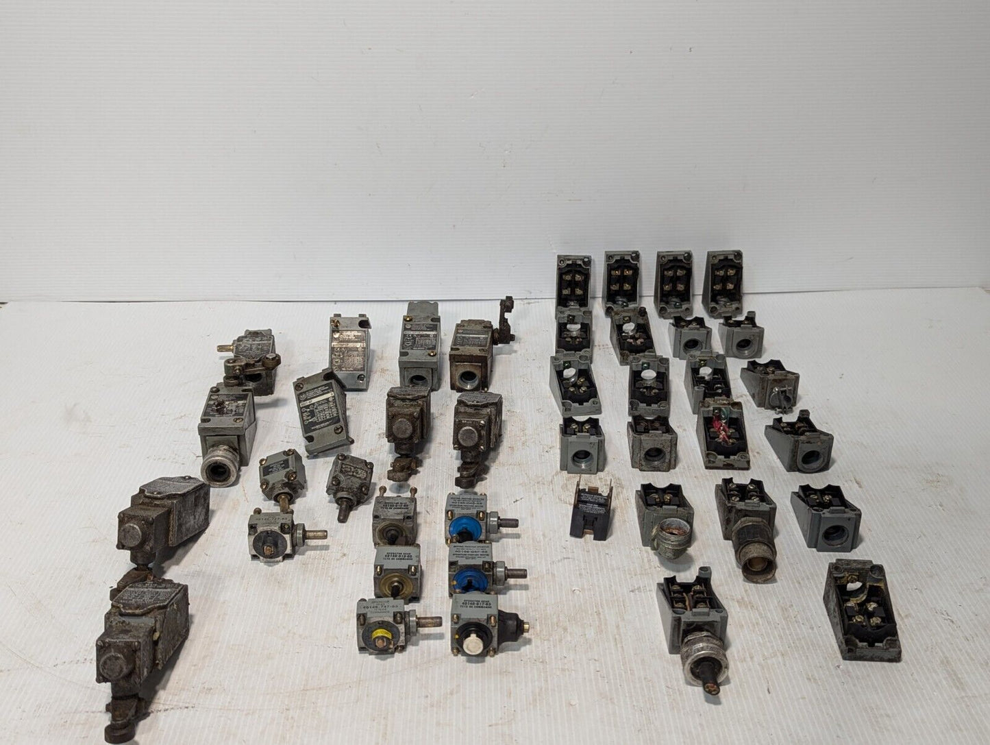 Lot of 41 ALLEN-BRADLEY limit switch parts: 802T-DTP,802T-NPTP,8021-A4,802T-AP,+