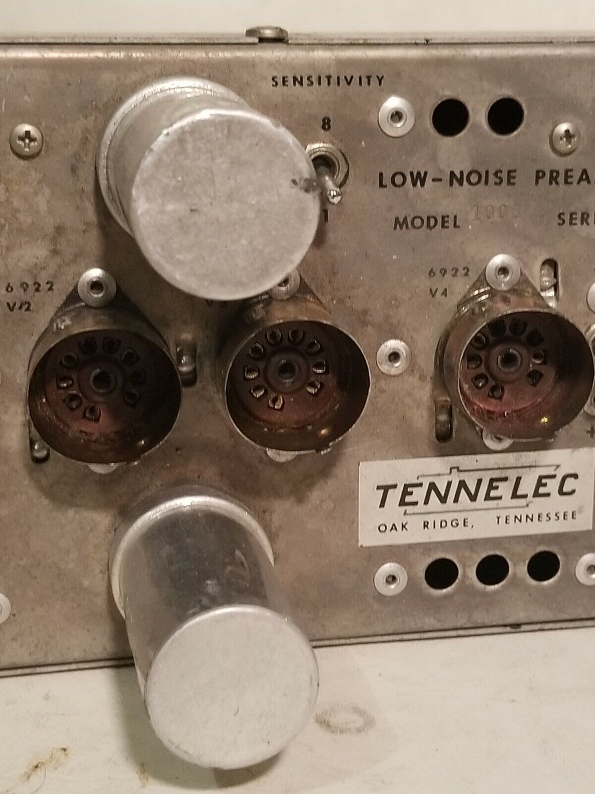 Tennelec 100B low-noise preamplifier