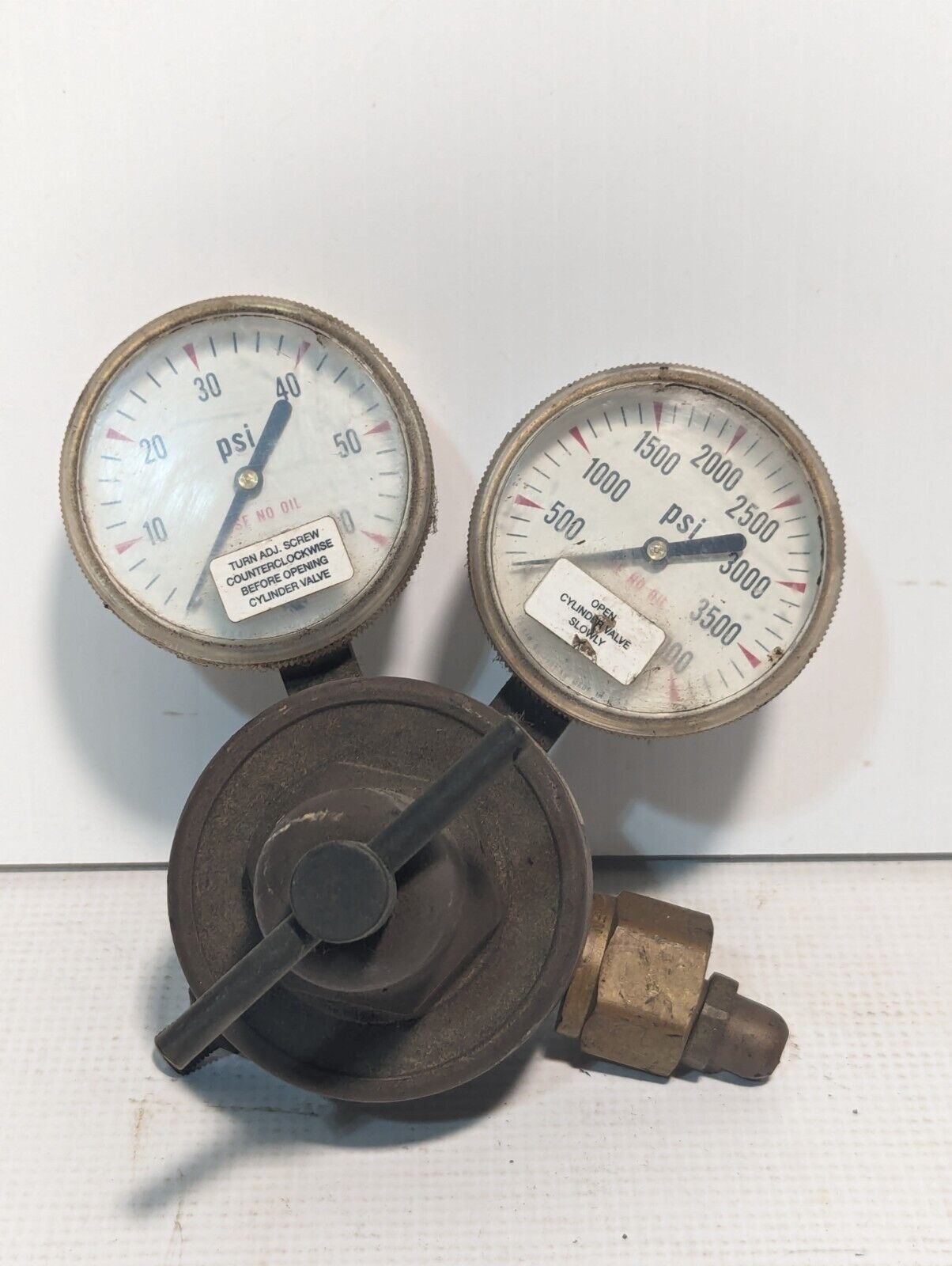 Unbranded Oxygen Regulator With 4000 PSI and 60 PSI Gauges - Free Shipping
