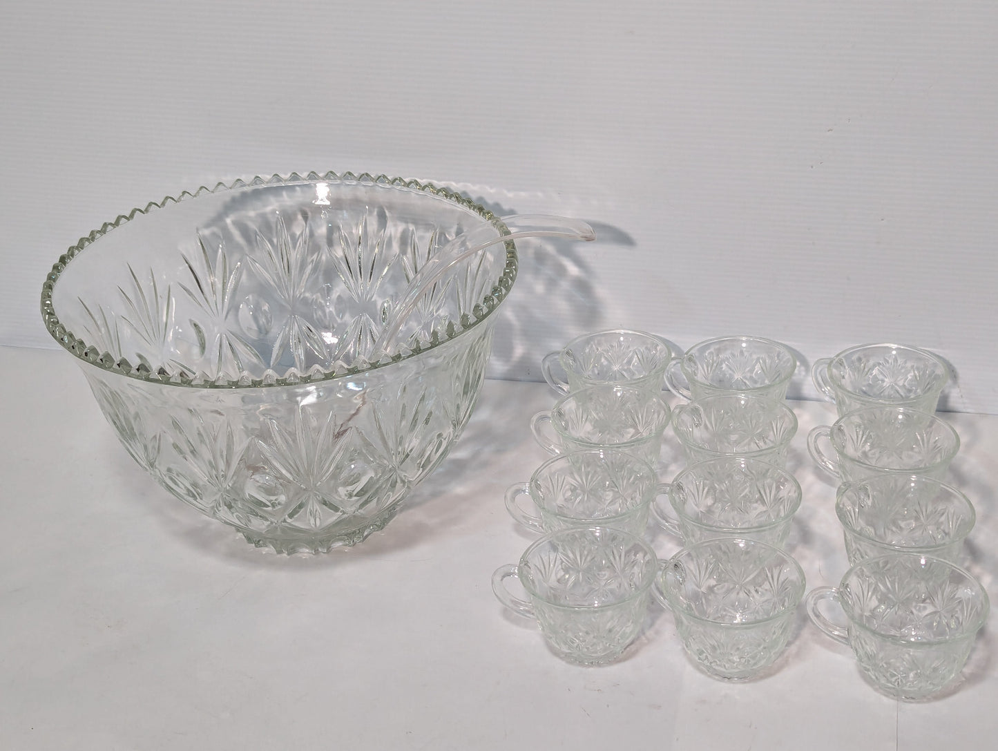 Vintage 14 Piece Crystal Clear Glass Star Scallop Party Punch Bowl Ladel Cup Set