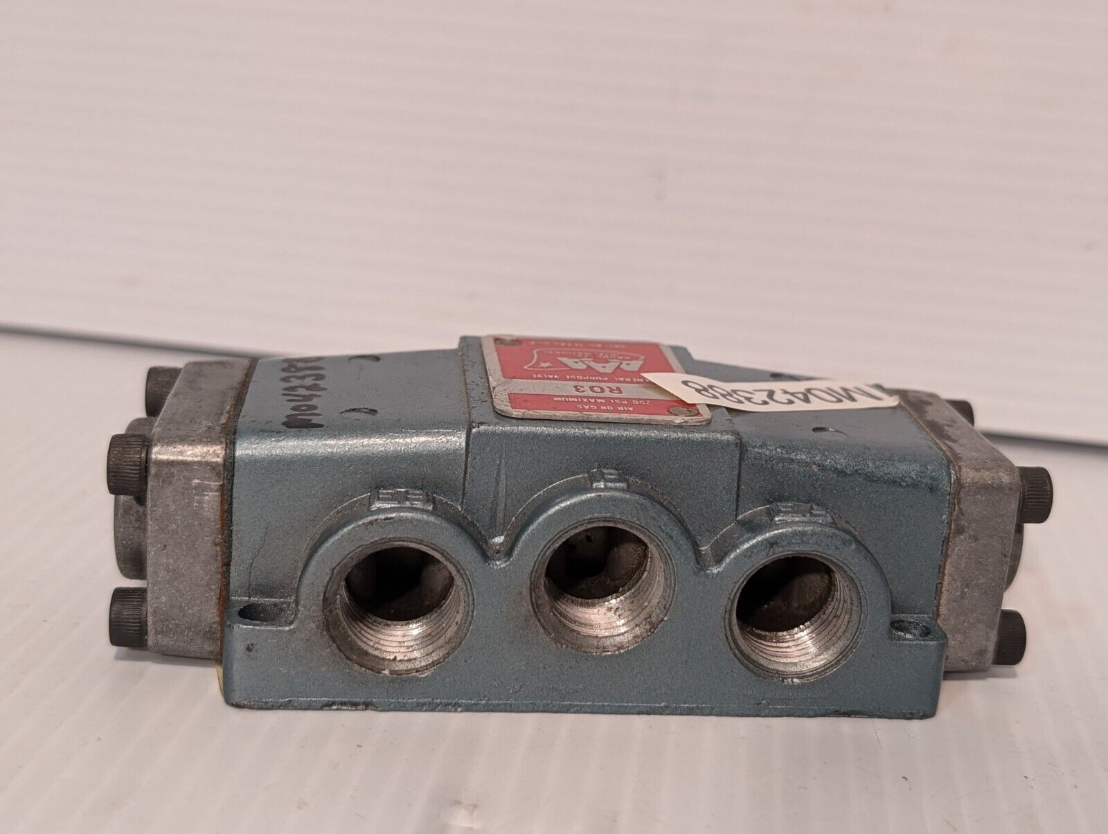AAA Products RO3 Air or Gas Operated Valve, 3/8" NPTF, Spring Return, 250psi Max