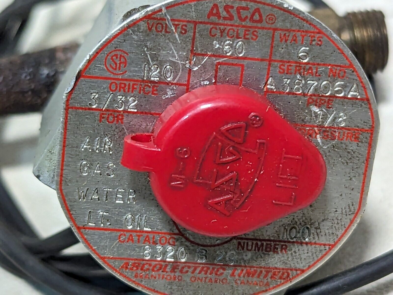 ASCO 8320B29 solenoid valve for air, gas, water, lt oil, 100PSI, 120VAC, 60Hz