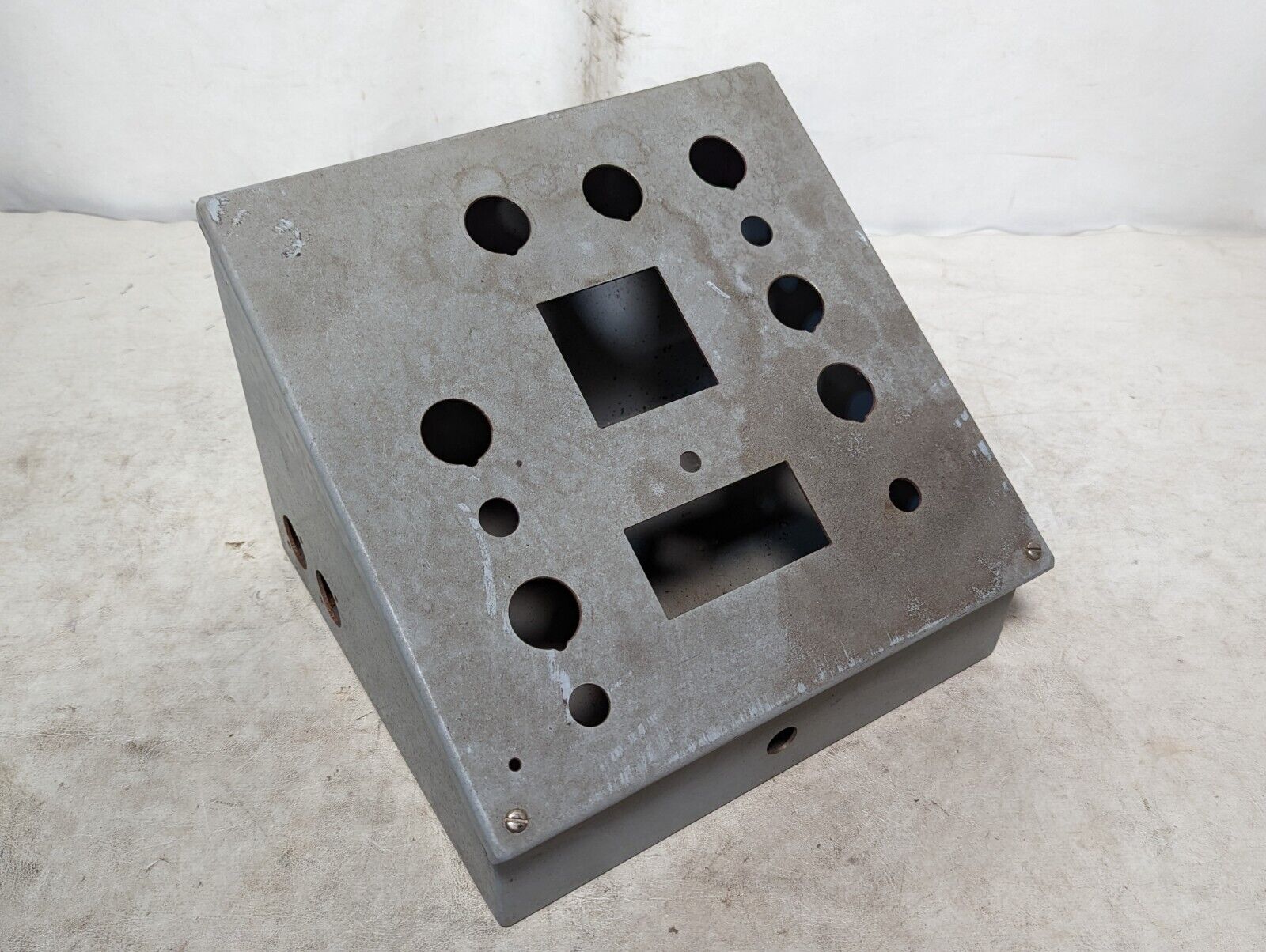 7-button, 4-light, 2-gauge pushbutton enclosure