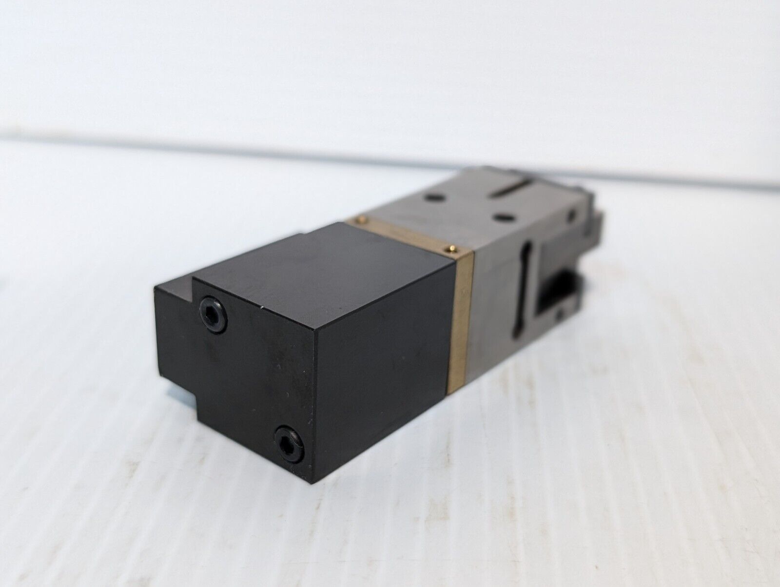 5-723-00047-1 Finger Parallel Gripper or Linear Bearing Actuator Slide