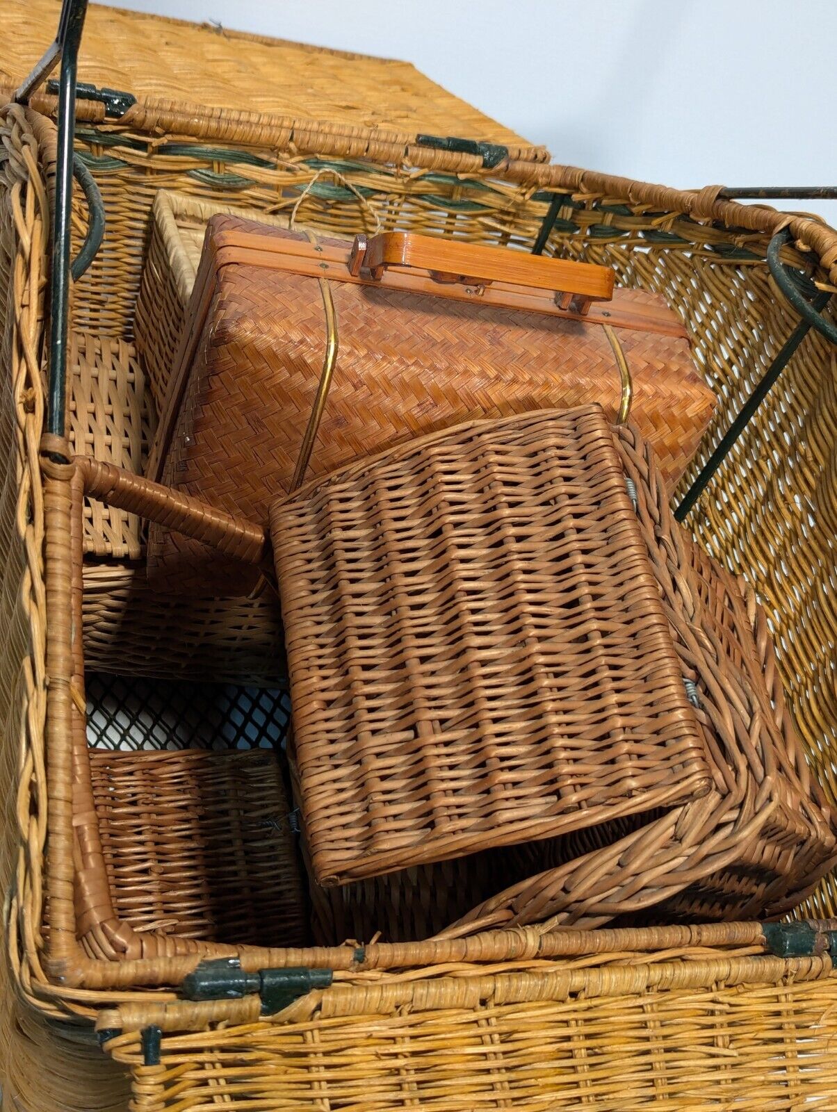 Vintage Huntsman Picnic Basket, Comes With 4 Accessory Baskets - Free Shipping