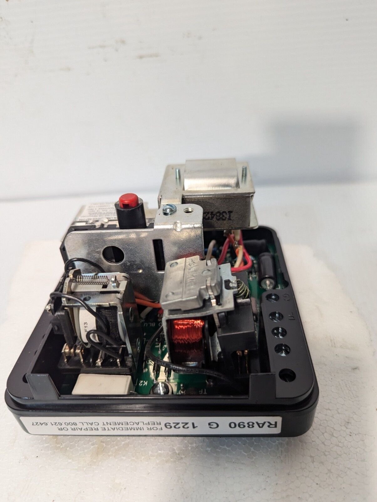 Honeywell RA890G 1229 primary control, 120V, 3 wire, 15 sec safety, .8 FL RESP