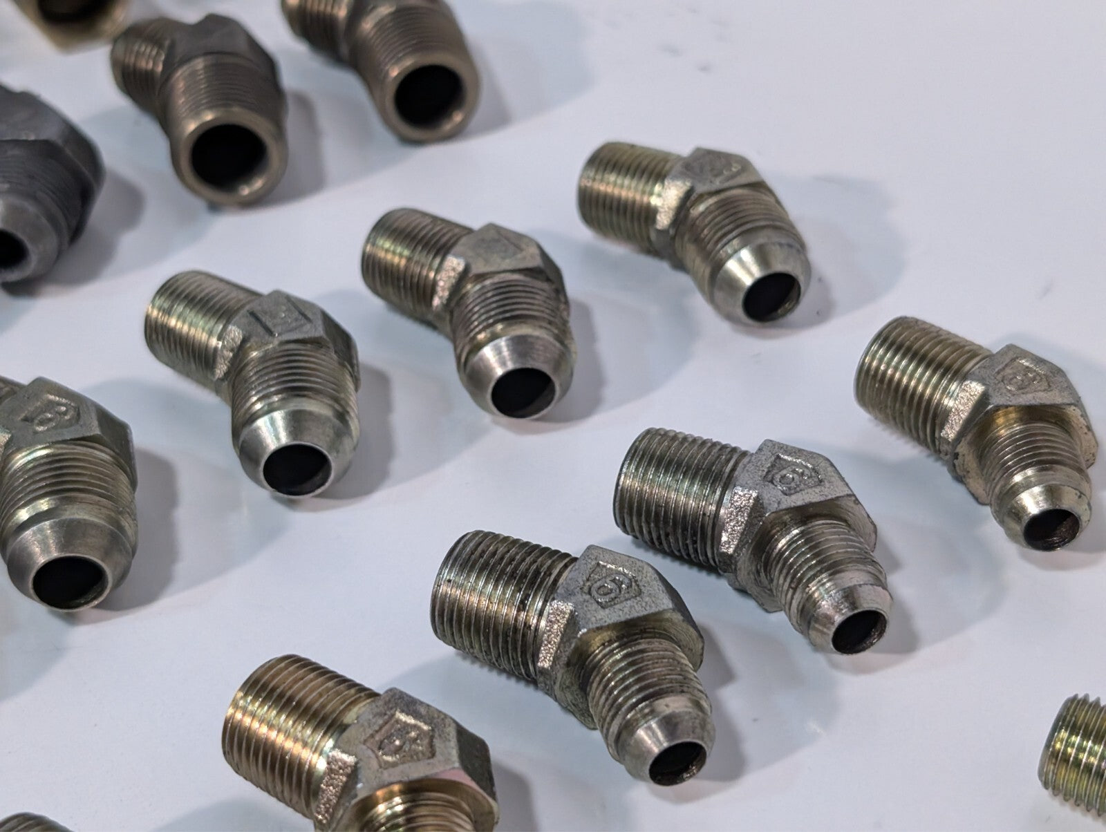 (26) 45 Degree High Pressure Elbow Fittings Adapters, Male-Female, Male-Male