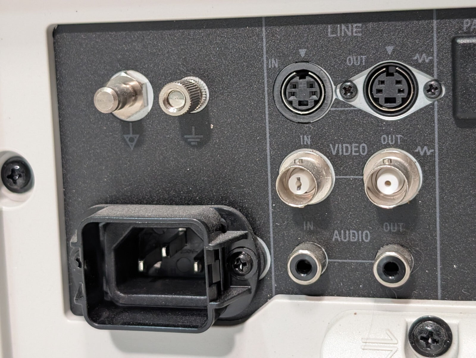 Sony LMD-2110MD LCD Monitor with BKM-341HS HD/SD-SDI Input Adaptor 100-240VAC