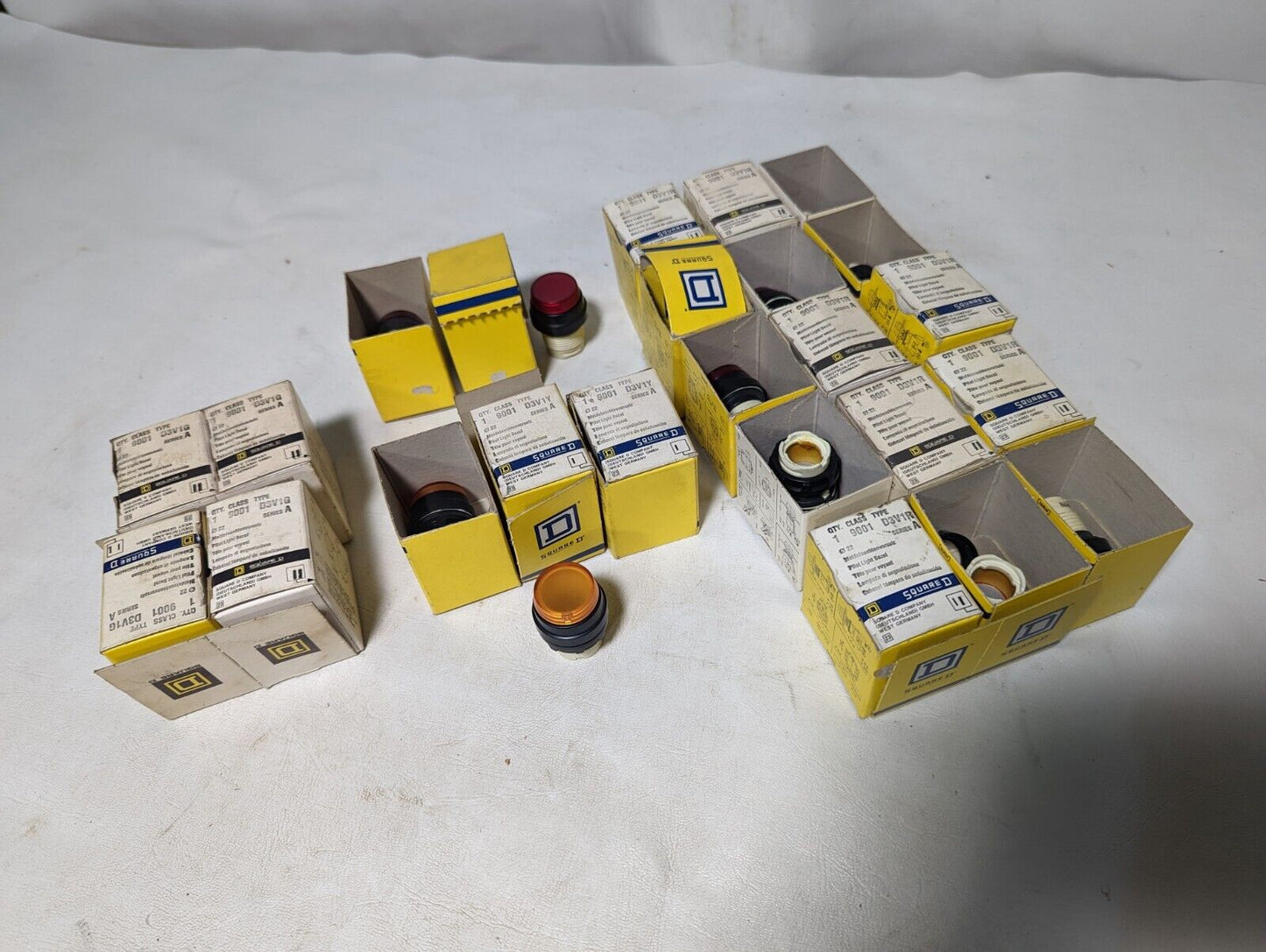Lot of 26 Square D 9001 D3V1Y, D3V1R, D3V1G pilot light bezels: 15 R, 4 Y, 4 G+