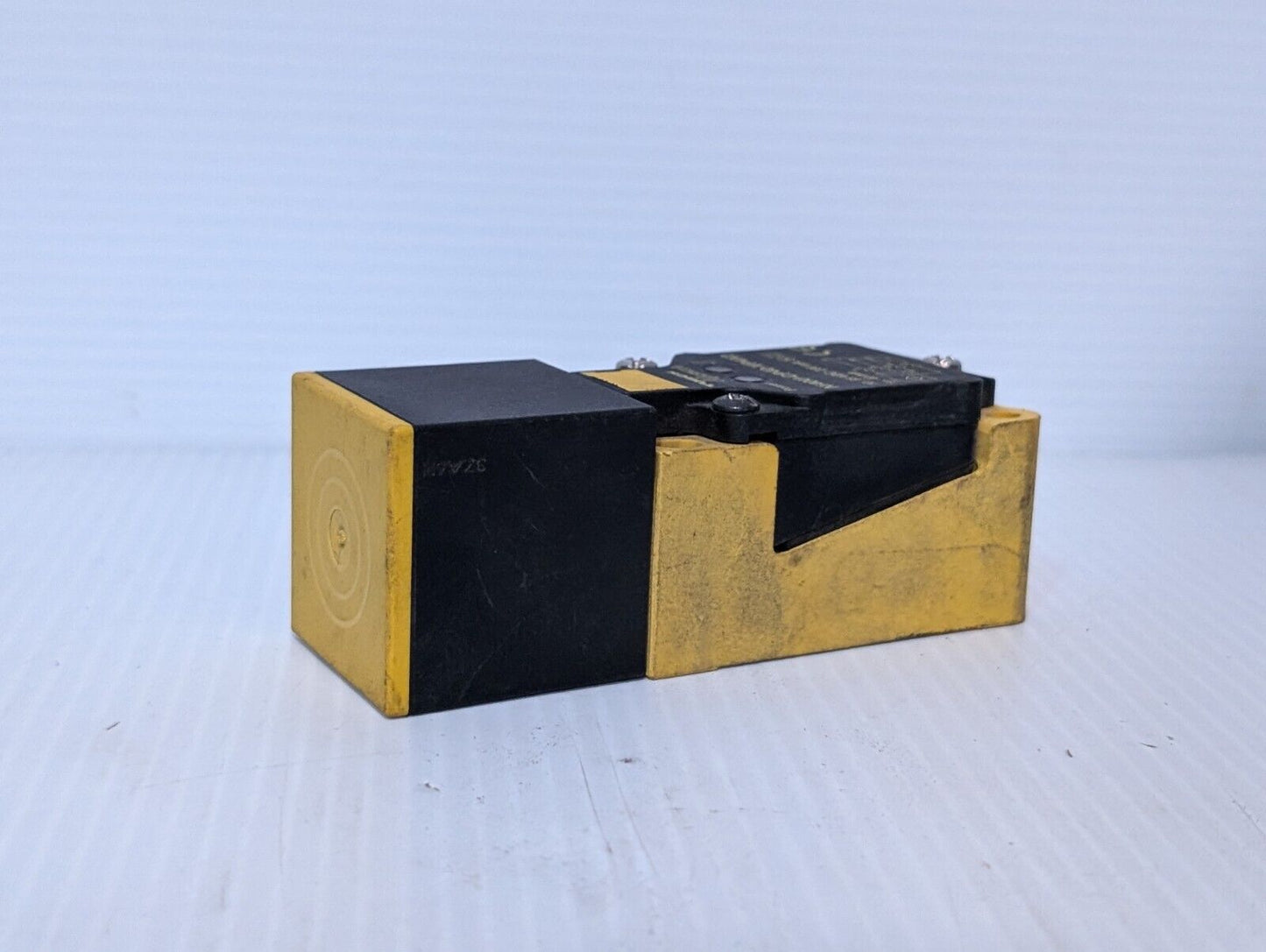 Turck NI40U-CP40-VP4X2 Inductive Proximity Switch Sensor, 10-65 VDC, 200 mA,40mm