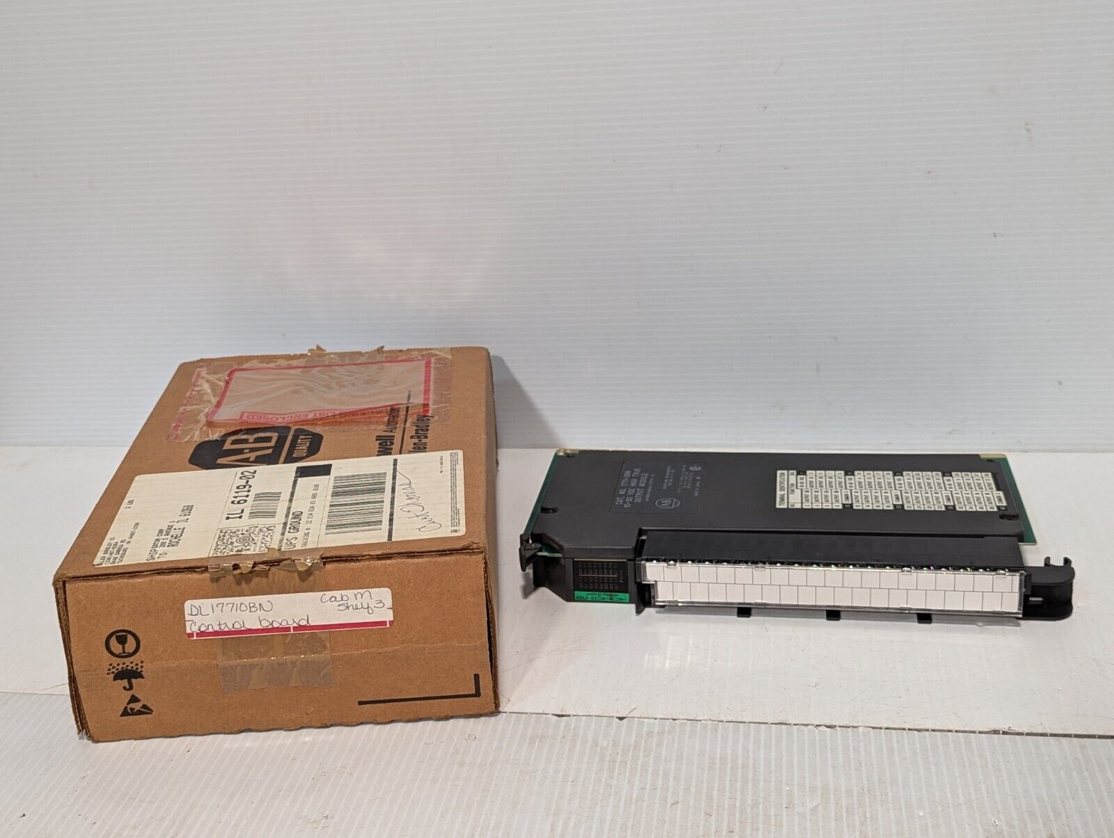 Allen-Bradley 1771-OBN 10-30VDC high true output module, 8A max - Free Shipping