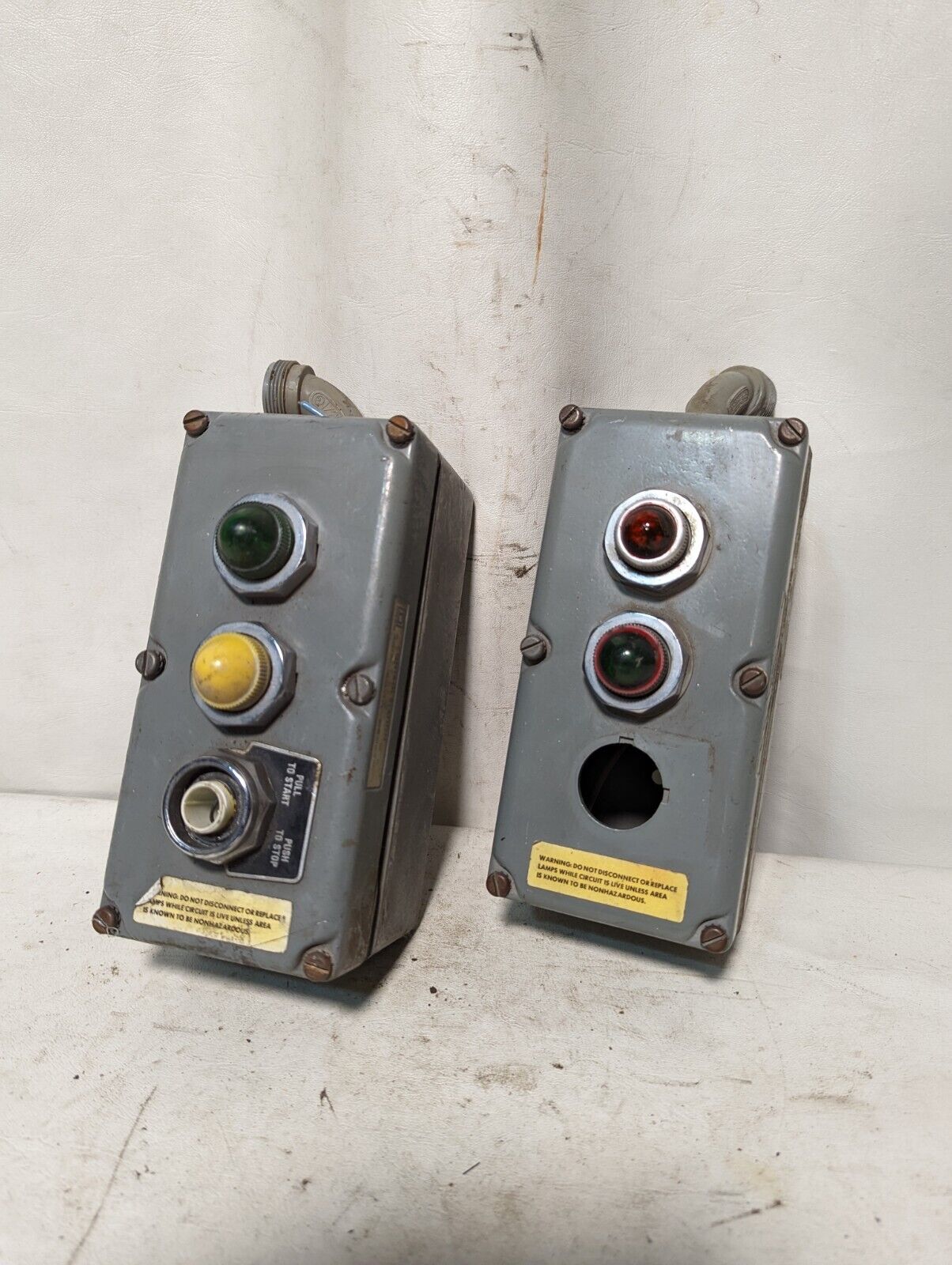 Square D 9001KY3 control station, 3 pushbutton enclosure, with 2 indicator light