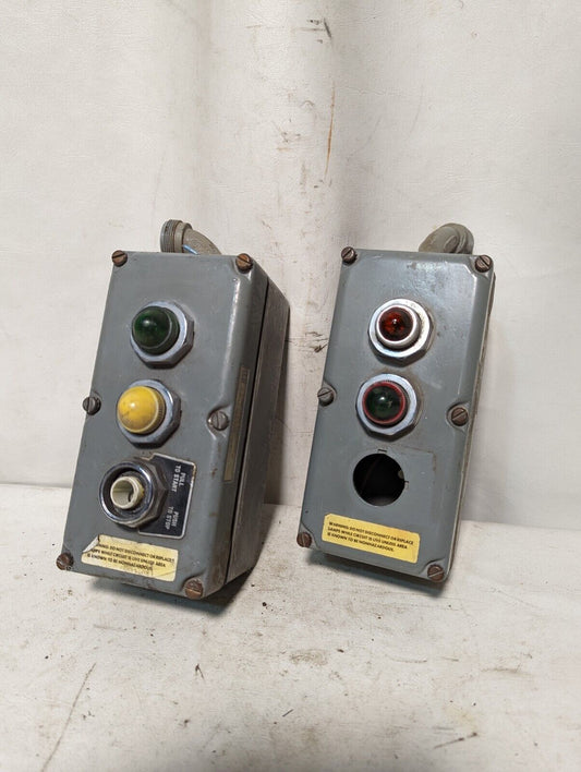 Square D 9001KY3 control station, 3 pushbutton enclosure, with 2 indicator light