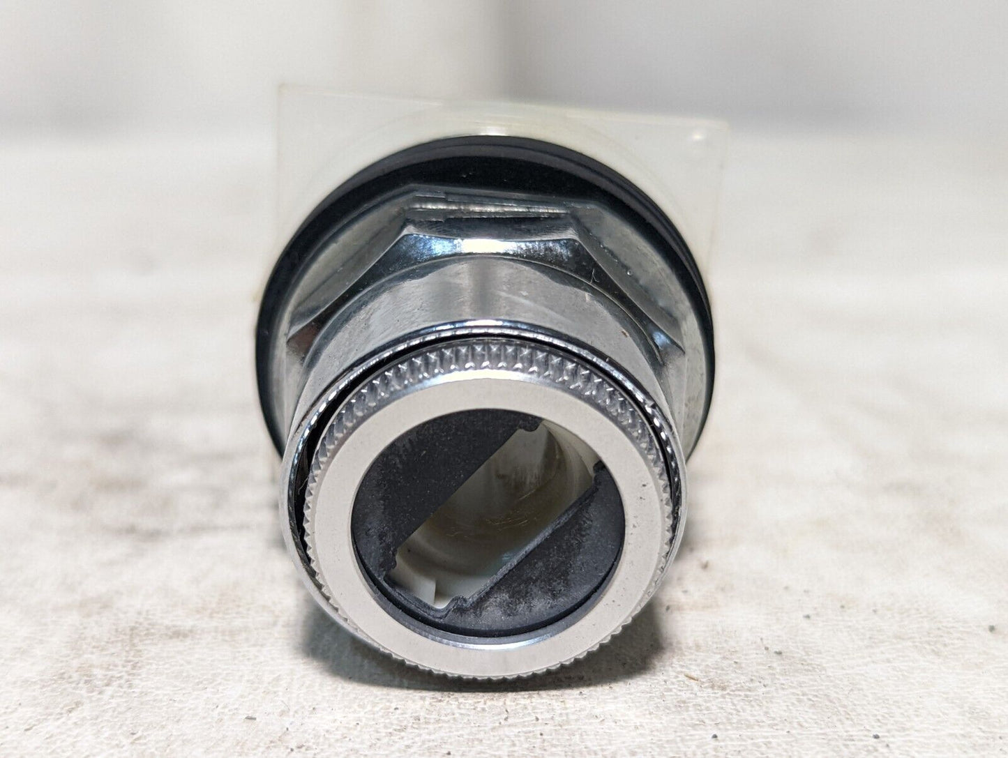 Square D 9001KS43 Selector Switch Without Knob CLASS 9001 TYPE KS43 SERIES K