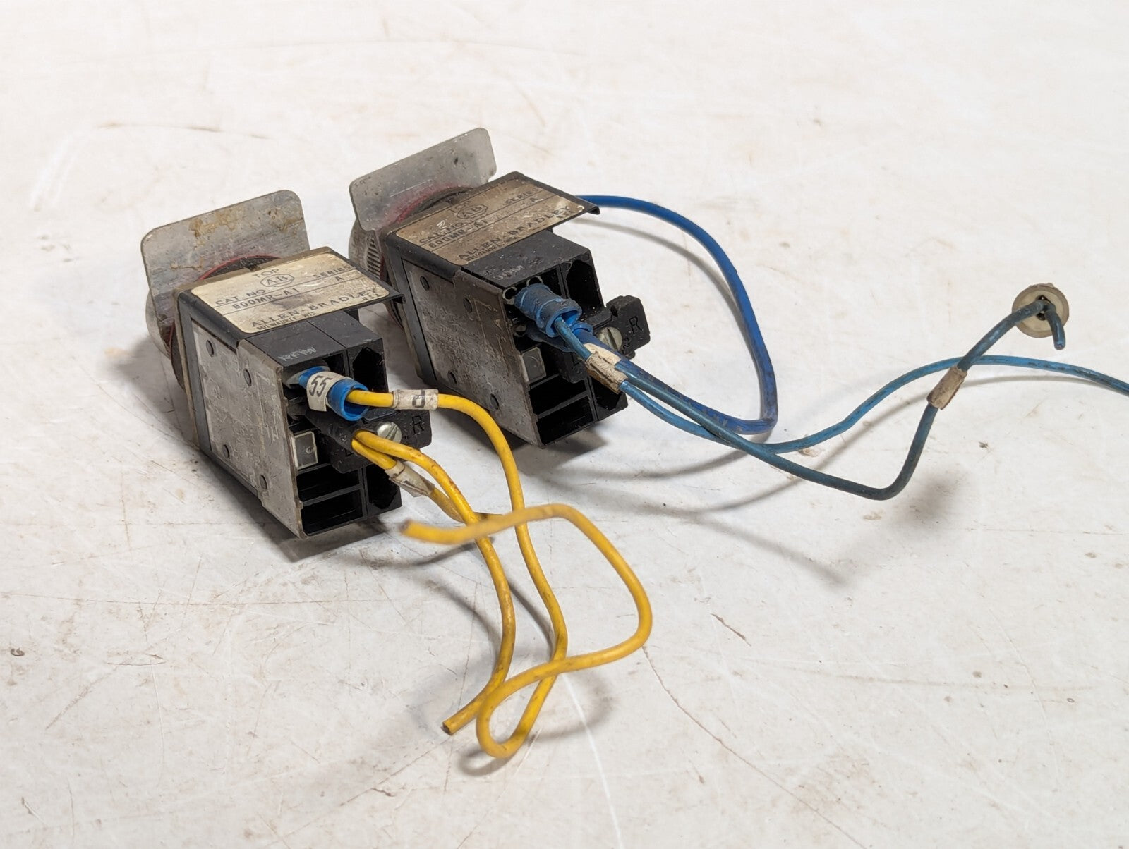 (2) Allen Bradley 800MR-A1AK Ser. C Pushbutton Green w/ Wiring