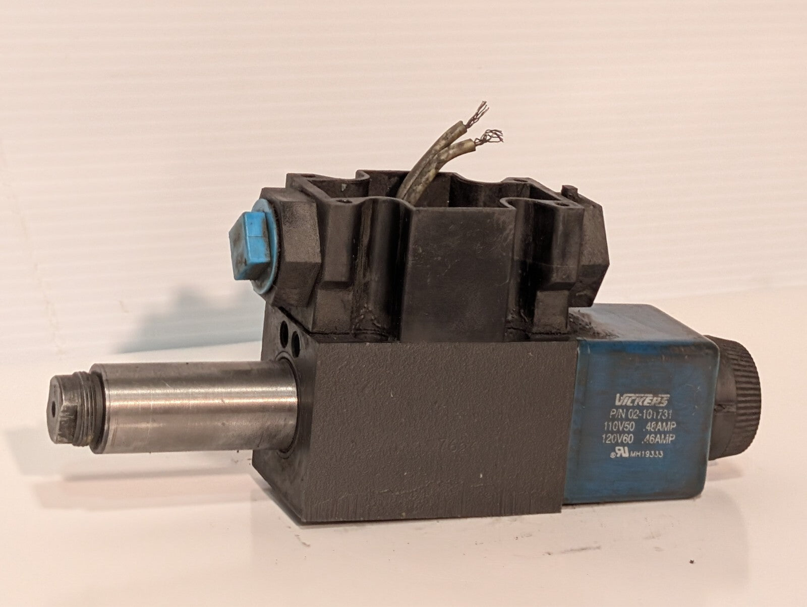 Vickers 02-101731 and Unidentified Hydraulic Valve