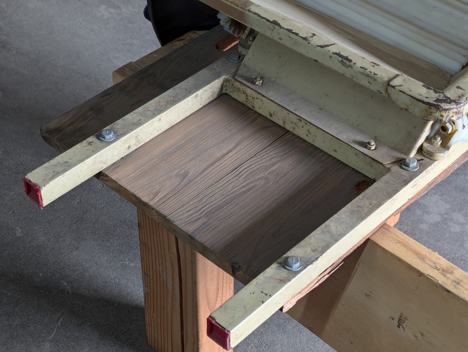 Steel Fruit Crusher with Stand for Pulping, Mashing, Grinding for Wine / Cider