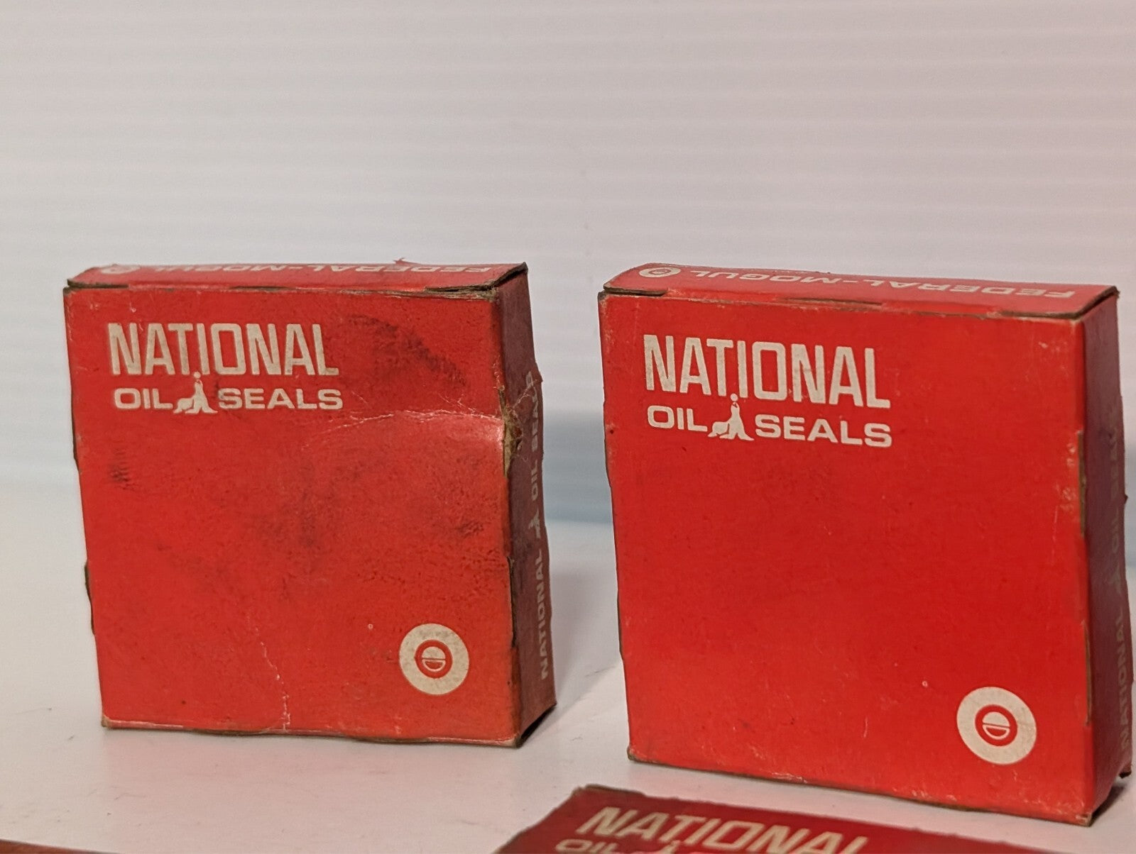 (1) National Oil Seals 240400 Oil Seal by Federal Mogul