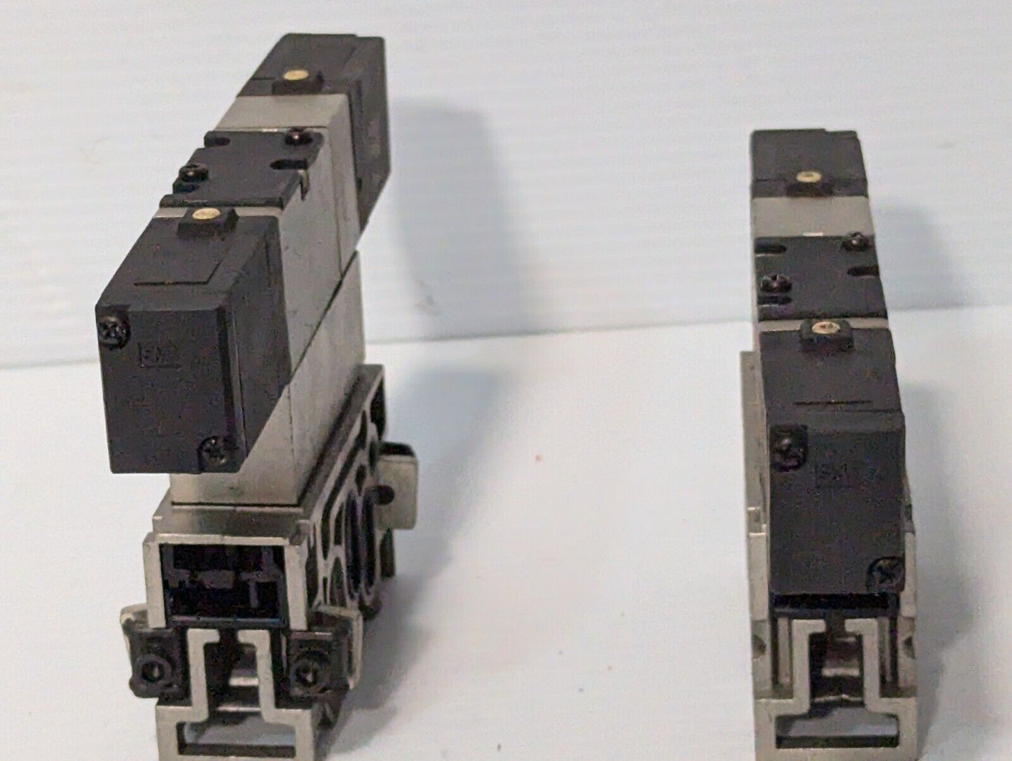 SMC NVSP4316-0009D Air Valve with Manifold, 110v @ 50Hz / 120v @ 60Hz -Free Ship