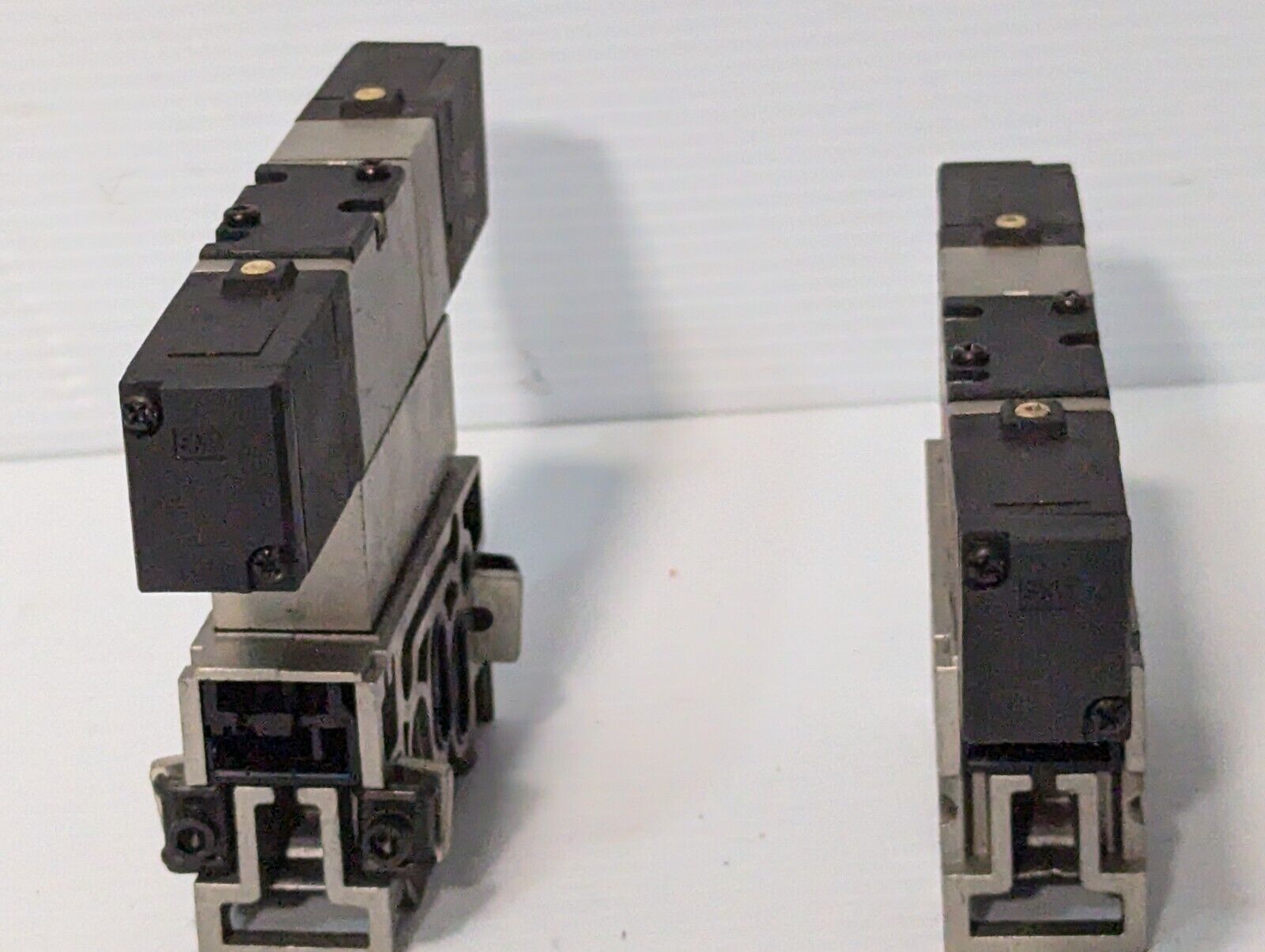 SMC NVSP4316-0009D Air Valve with Manifold, 110v @ 50Hz / 120v @ 60Hz -Free Ship