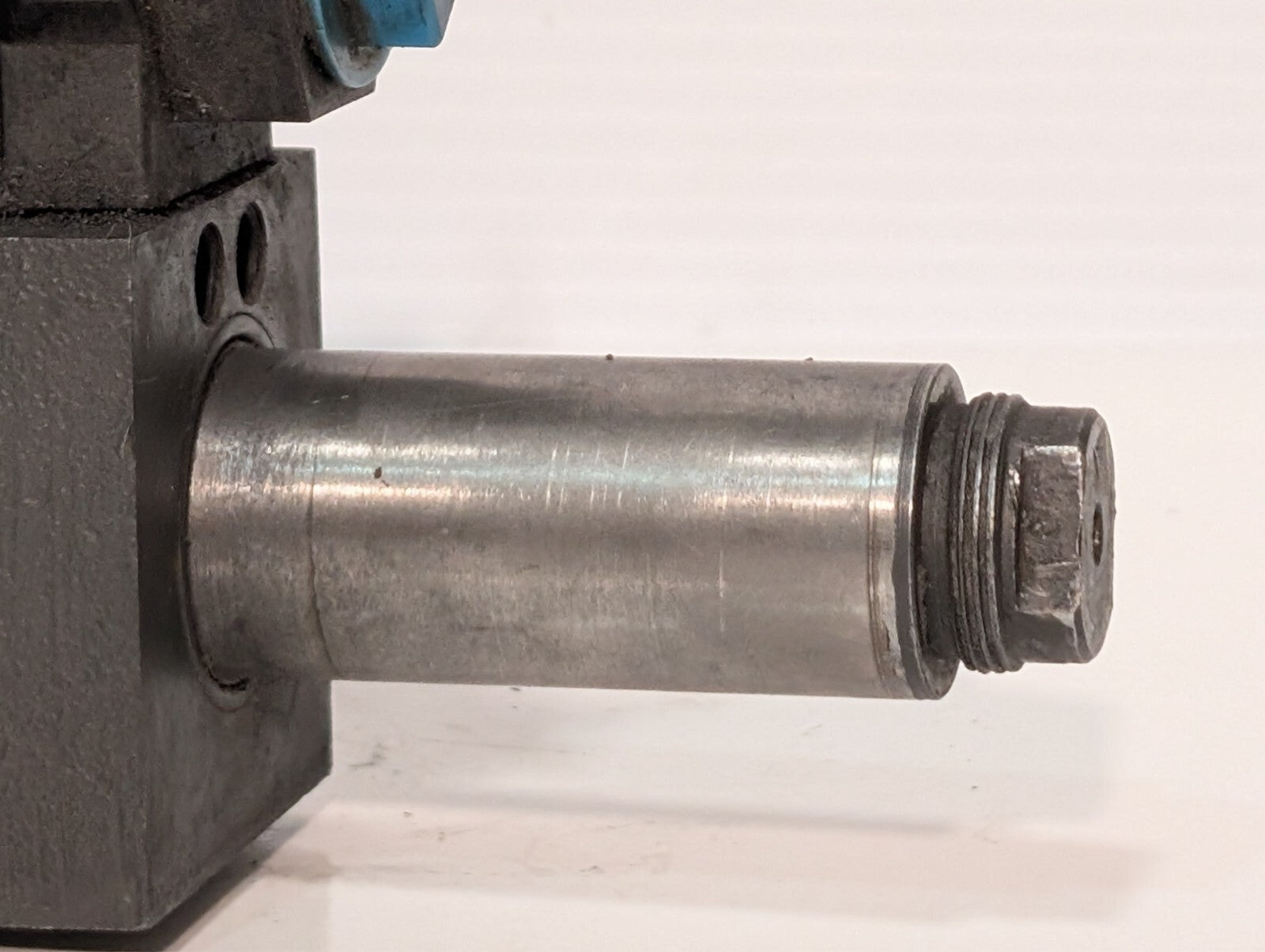 Vickers 02-101731 and Unidentified Hydraulic Valve