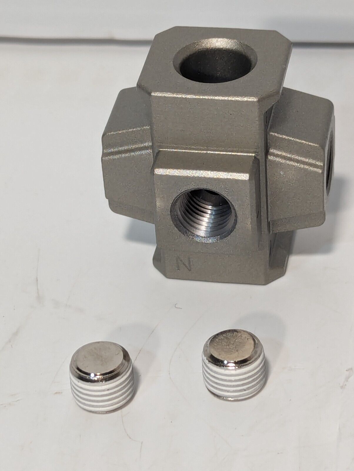 Y34-N02 SMC Tee Cross Style 30 Series 1/4 NPT - Free Shipping