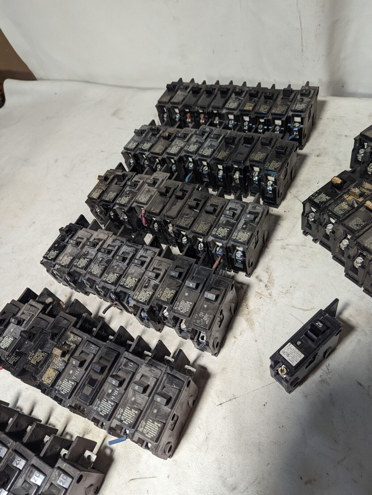 75+ Siemens/ITE/Gould BQ style circuit breakers, 56 x BQ1B015, 19 x BQ1B020, +