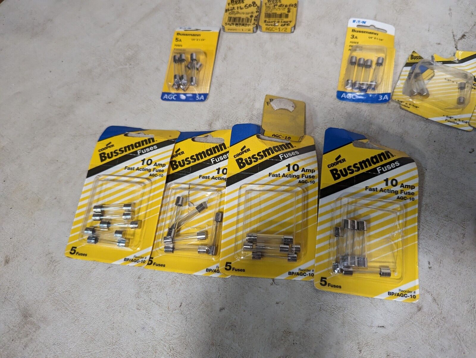 Lot of 100+ fuses: AGC10, AGC15, AGC3, GDB-16A, GMD-3A, 312003P, GMA-500MA, and 