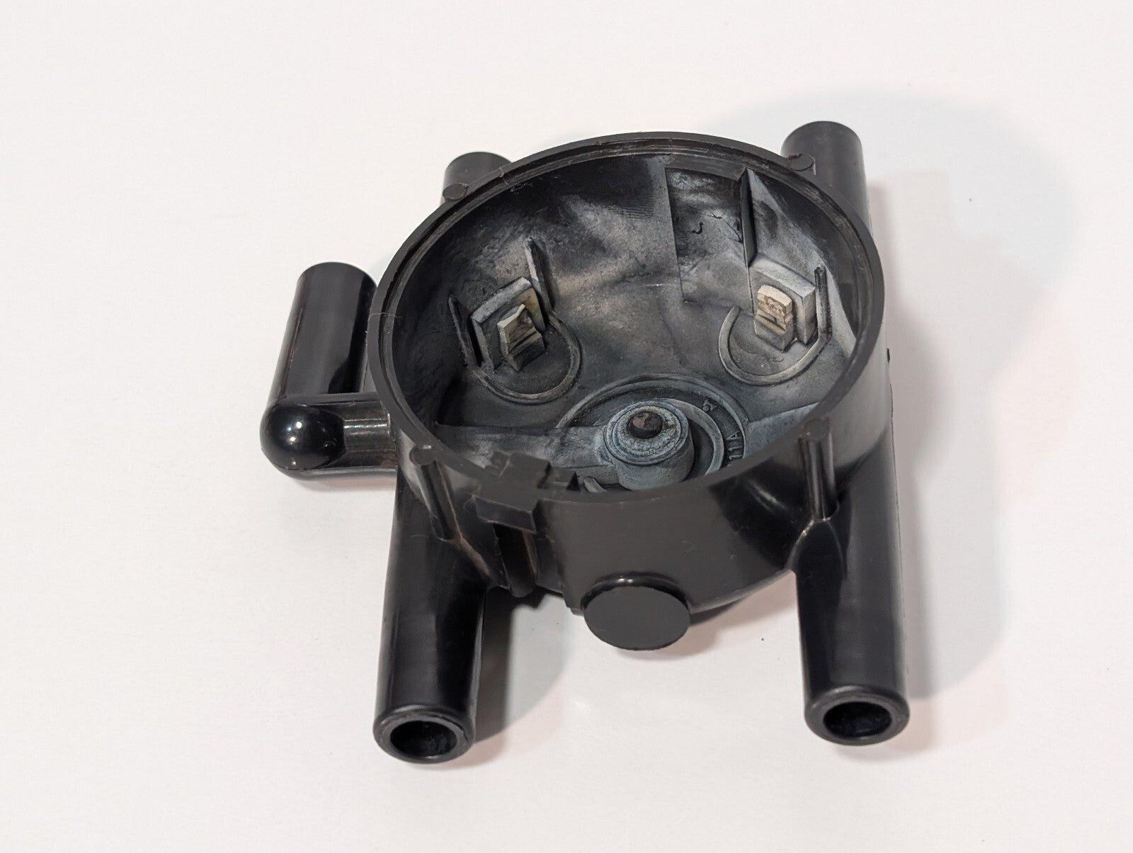 Standard Automotive Parts AL-147 Distributor Cap, (2) Champion UD16 Spark Plugs