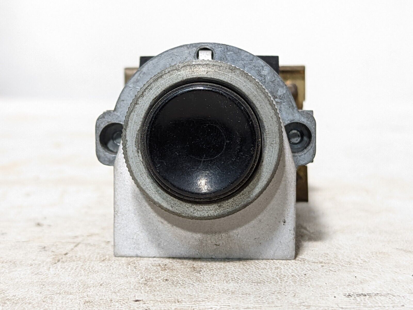Cutler-Hammer 10250H heavy-duty pushbutton switch