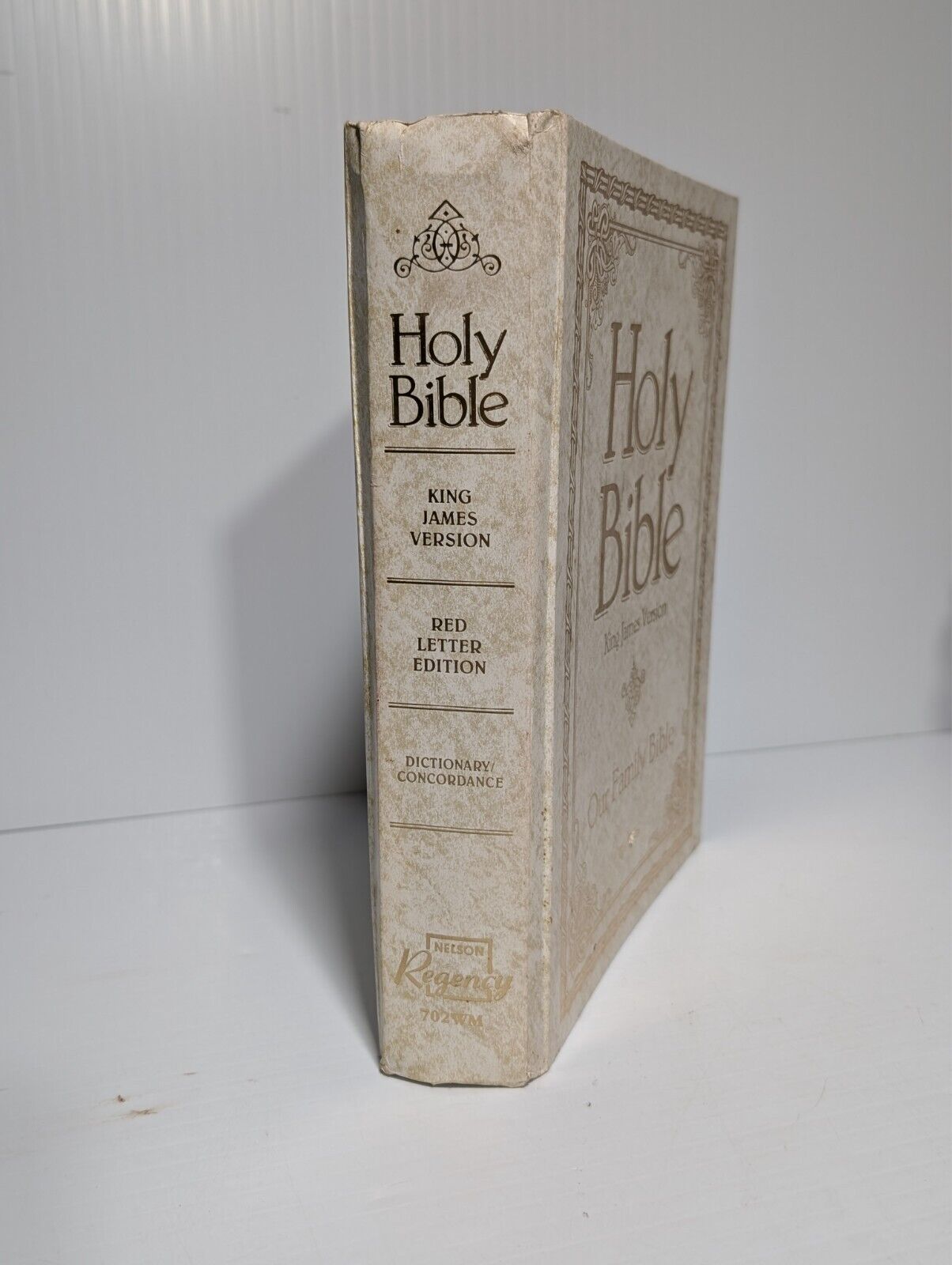 Vintage Nelson Regency 702WM Holy Bible KJV King James Version W/ Carved Stand