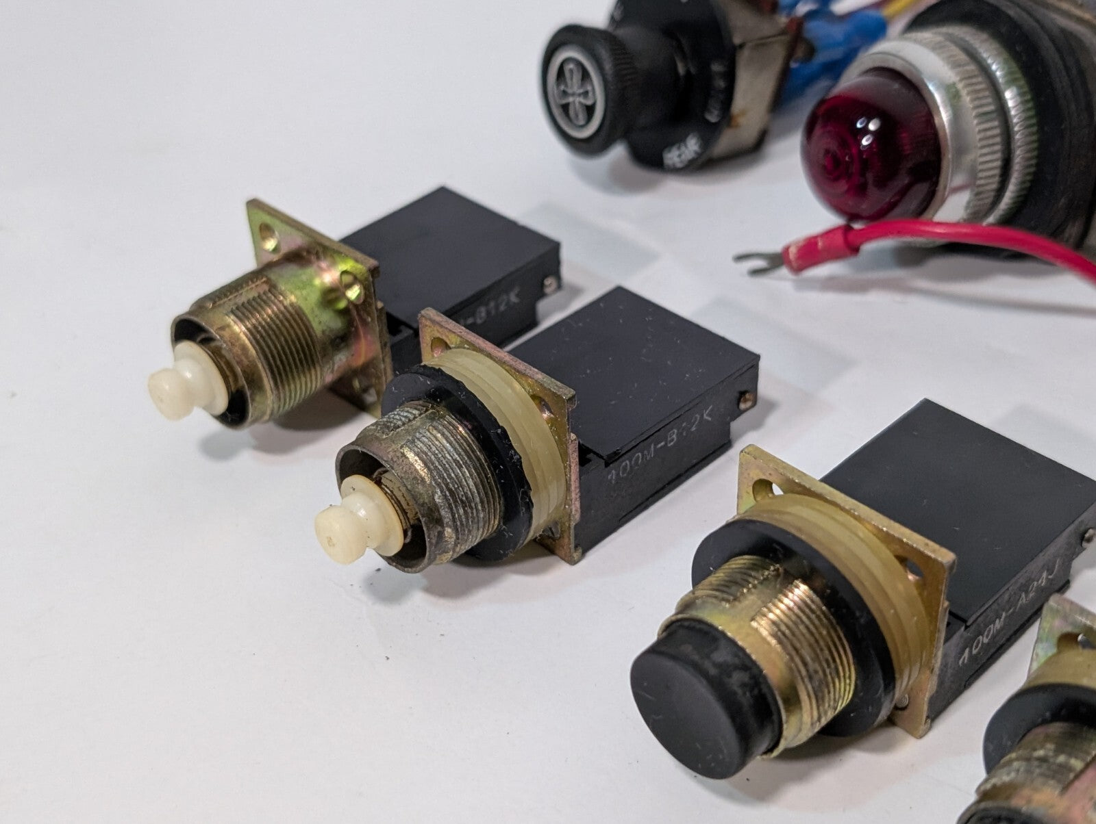 (18) Assorted Pushbutton Selector Switches | Sylvania Allen Bradley Square D