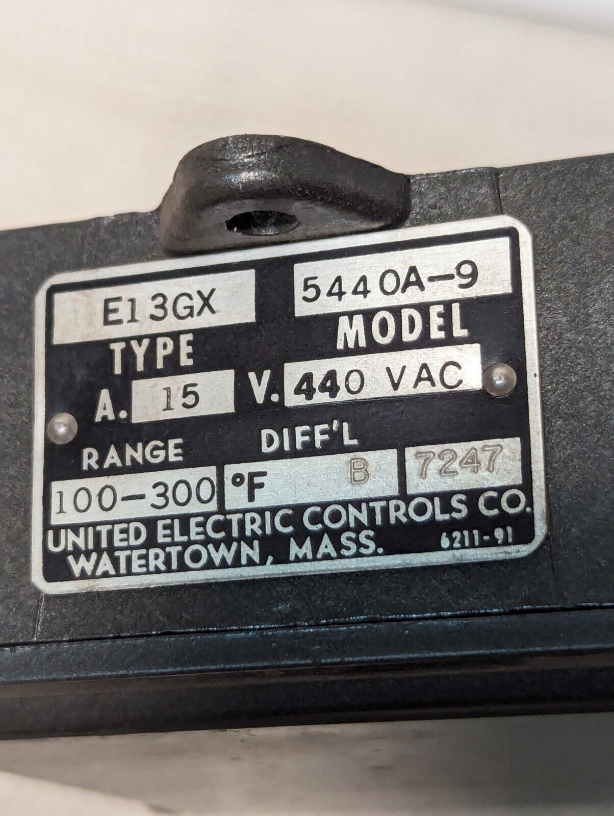 United Electric Controls E13GX (5440A-9) Thermostatic Temperature Controller