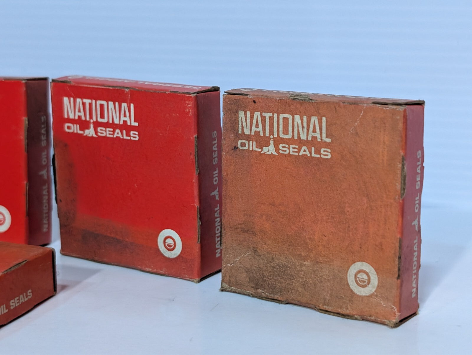 (1) National Oil Seals 240400 Oil Seal by Federal Mogul