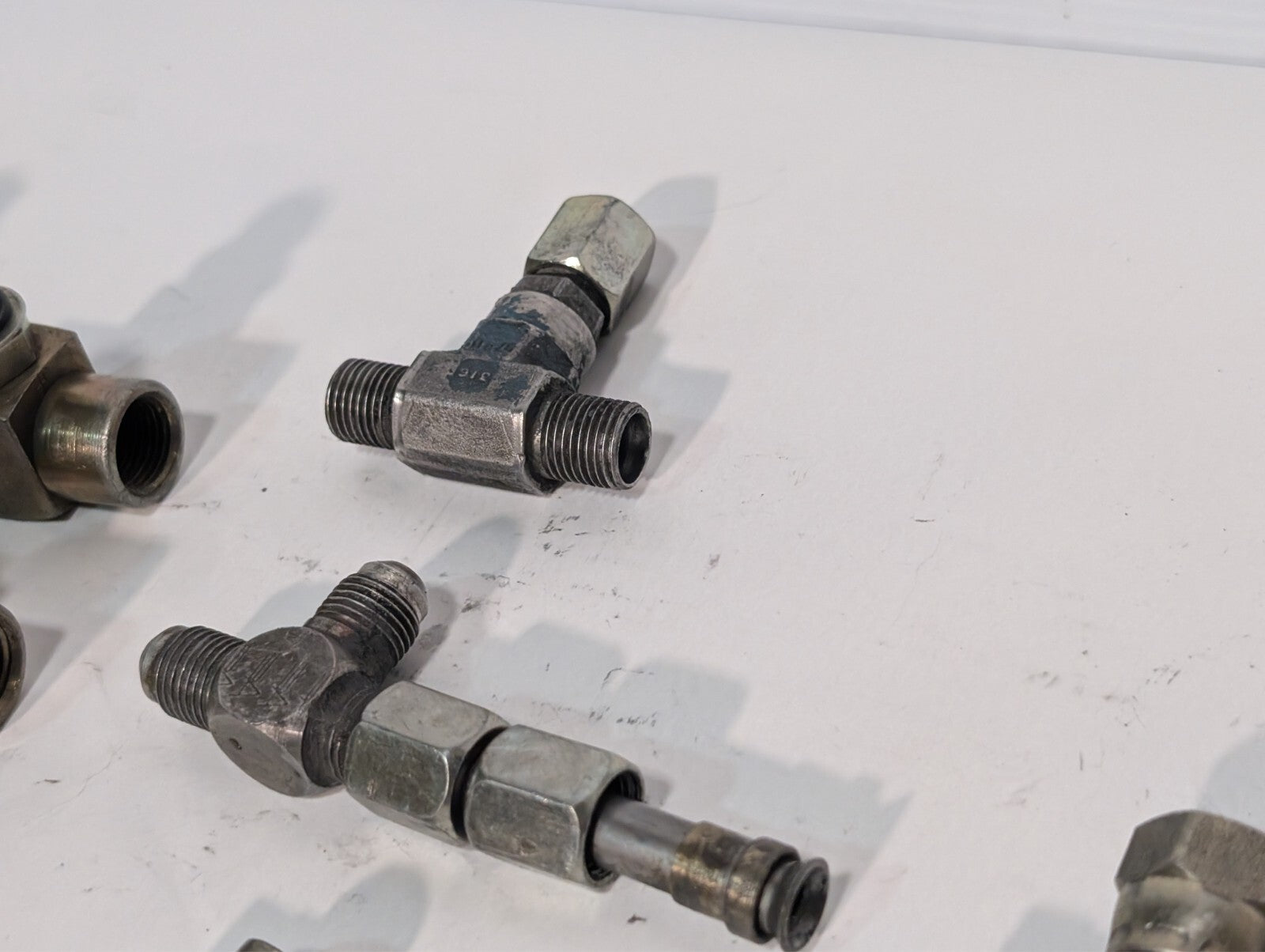 (33) Swivel Nut, Steel Flare, Compression Tee Branch Fittings