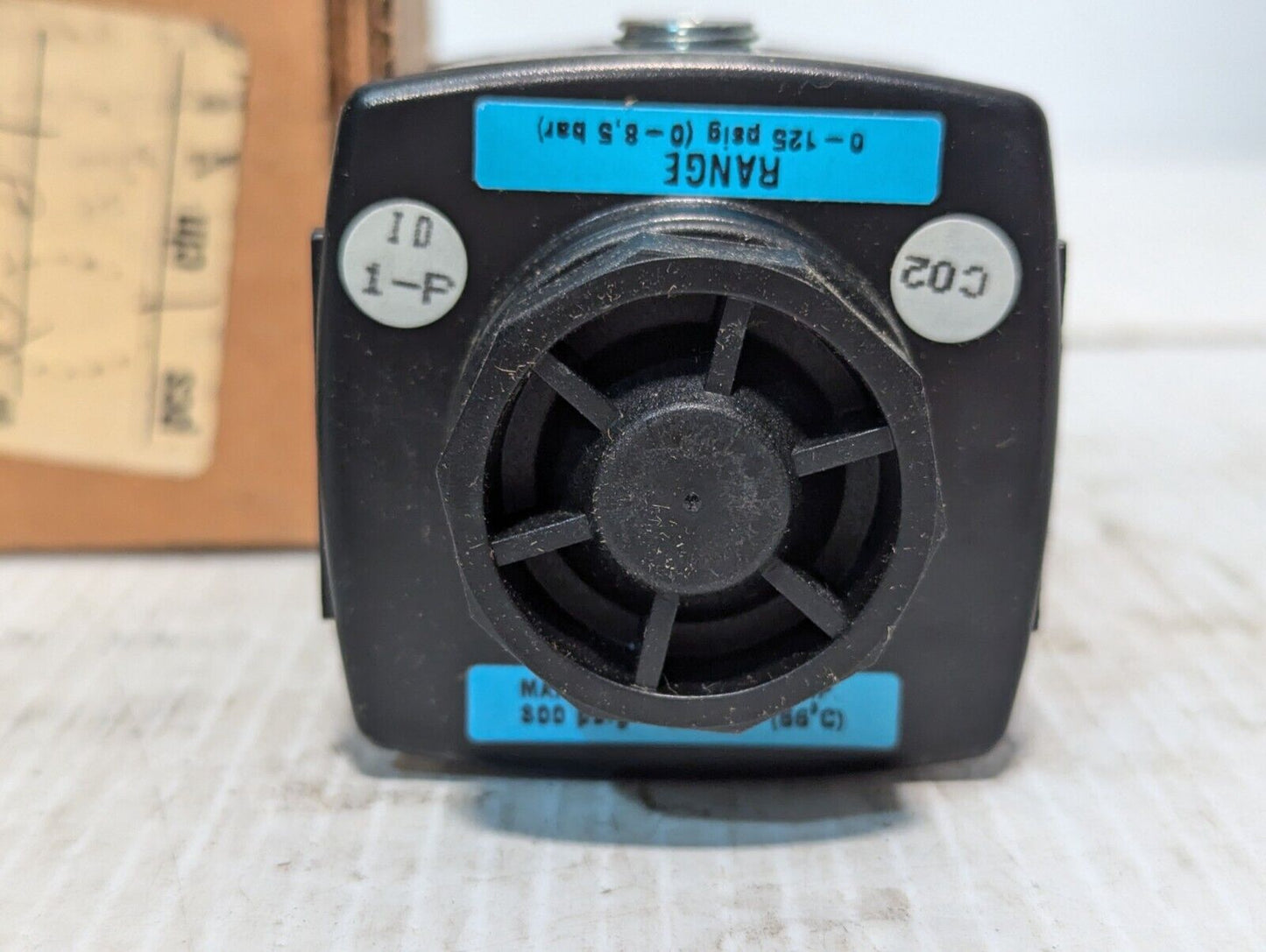 Wilkerson R18-02-F000 Air Regulator, 65 CFM 300 PSI - Free Shipping