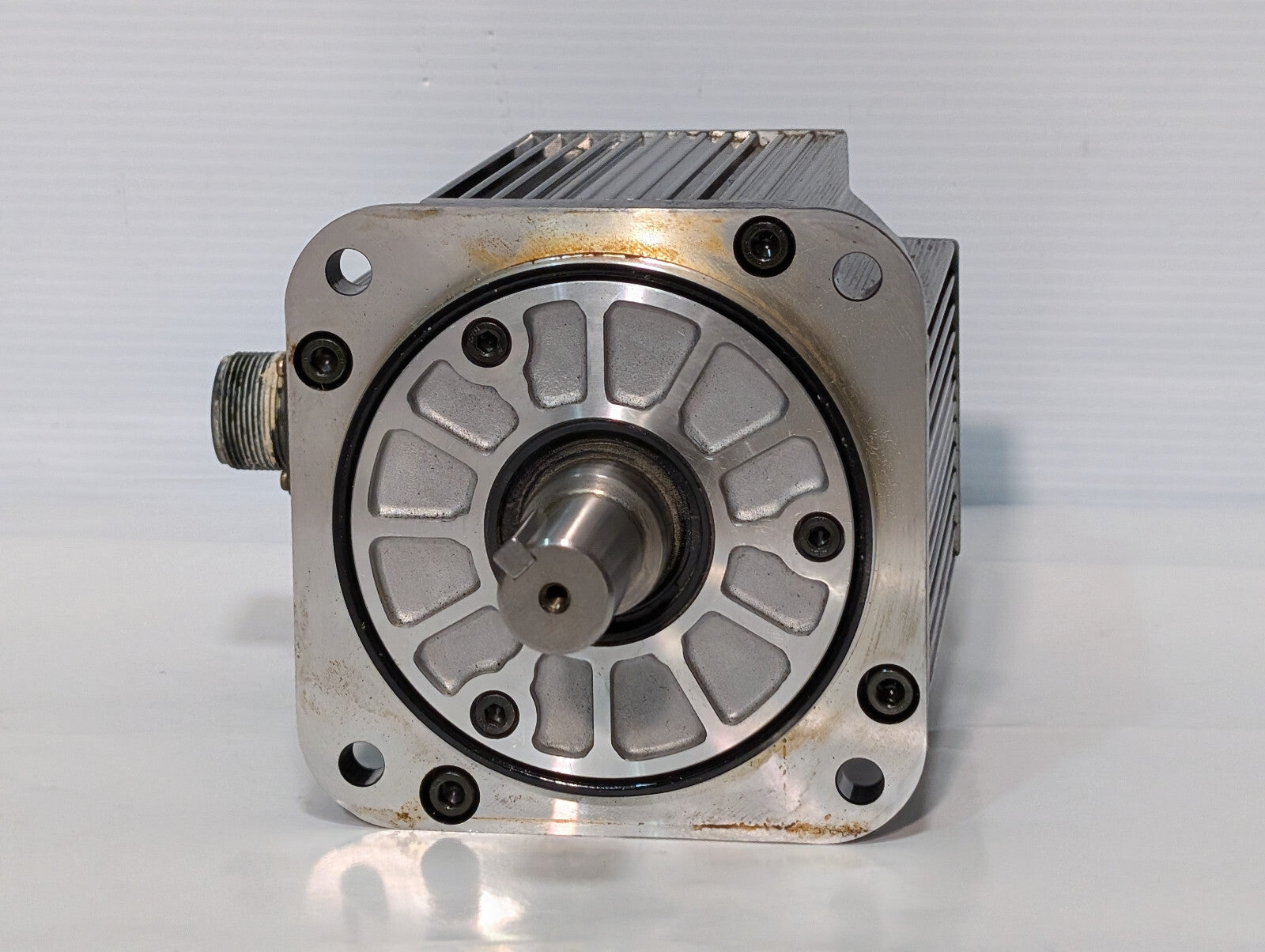 Yaskawa Electric SGMG-13A2AB AC Servo Motor W1300 N.M 8.34, A10.7, 1500RPM, 9803