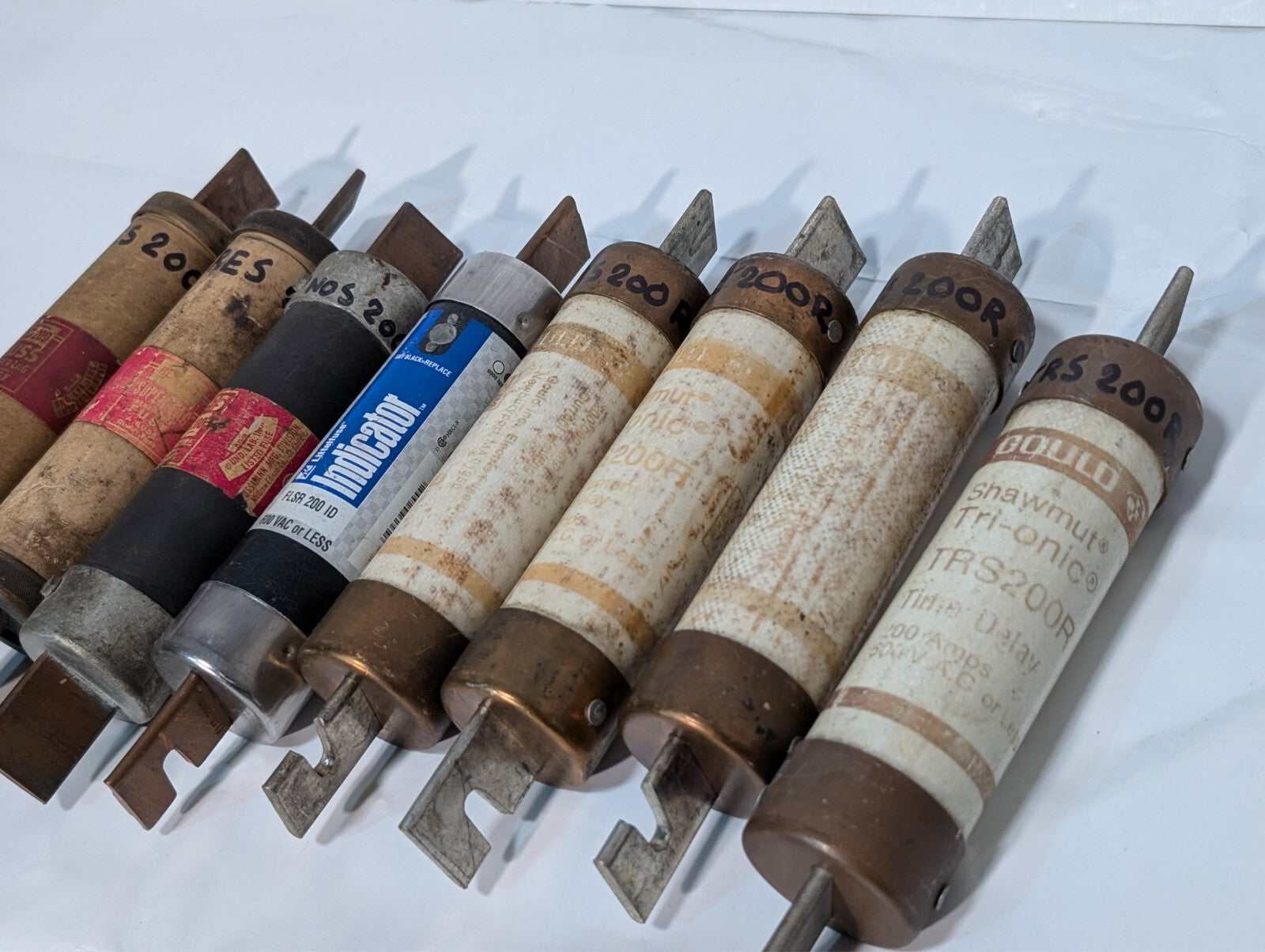 8 Fuses 200 Amp Gould Shawmut TRS200R Littelfuse FLSR 200 ID Buss NOS 200 RES200