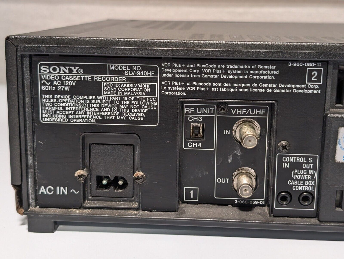 Sony SLV-940HF VCR-Plus Hi-Fi Stereo VHS VCR, Flying Erase Head, No power cord