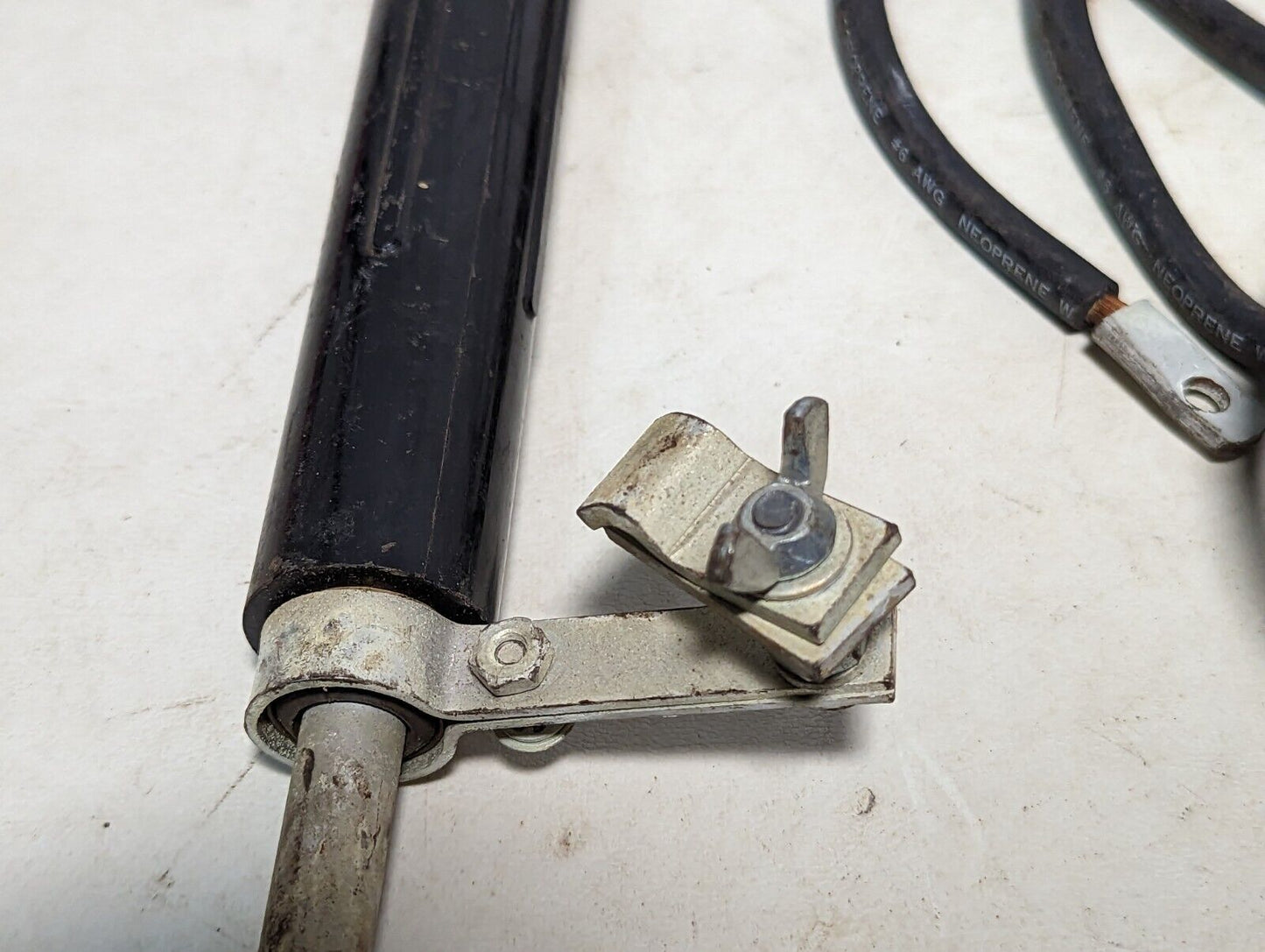 Unbranded actuator/lift from closing industrial facility
