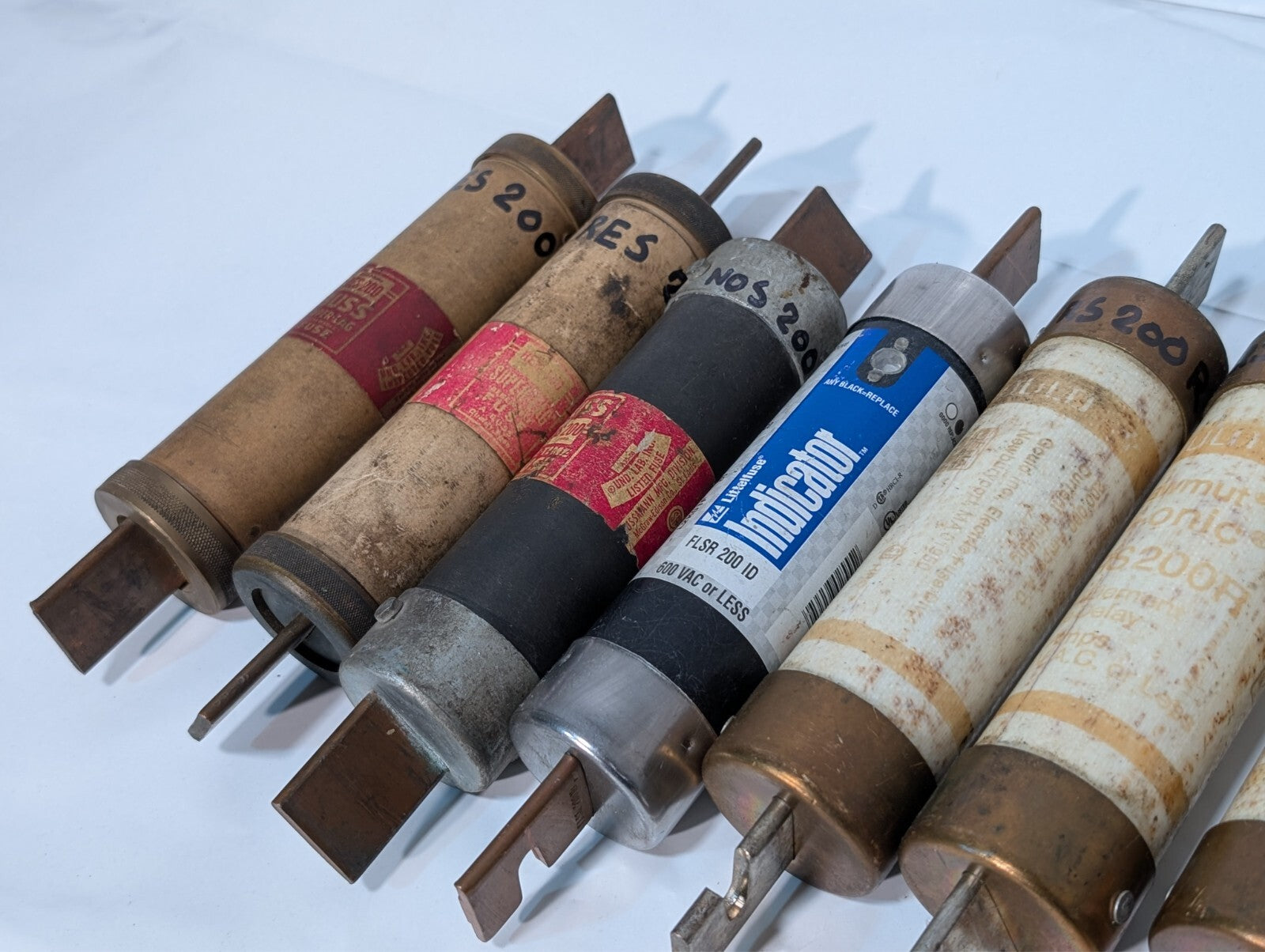 8 Fuses 200 Amp Gould Shawmut TRS200R Littelfuse FLSR 200 ID Buss NOS 200 RES200